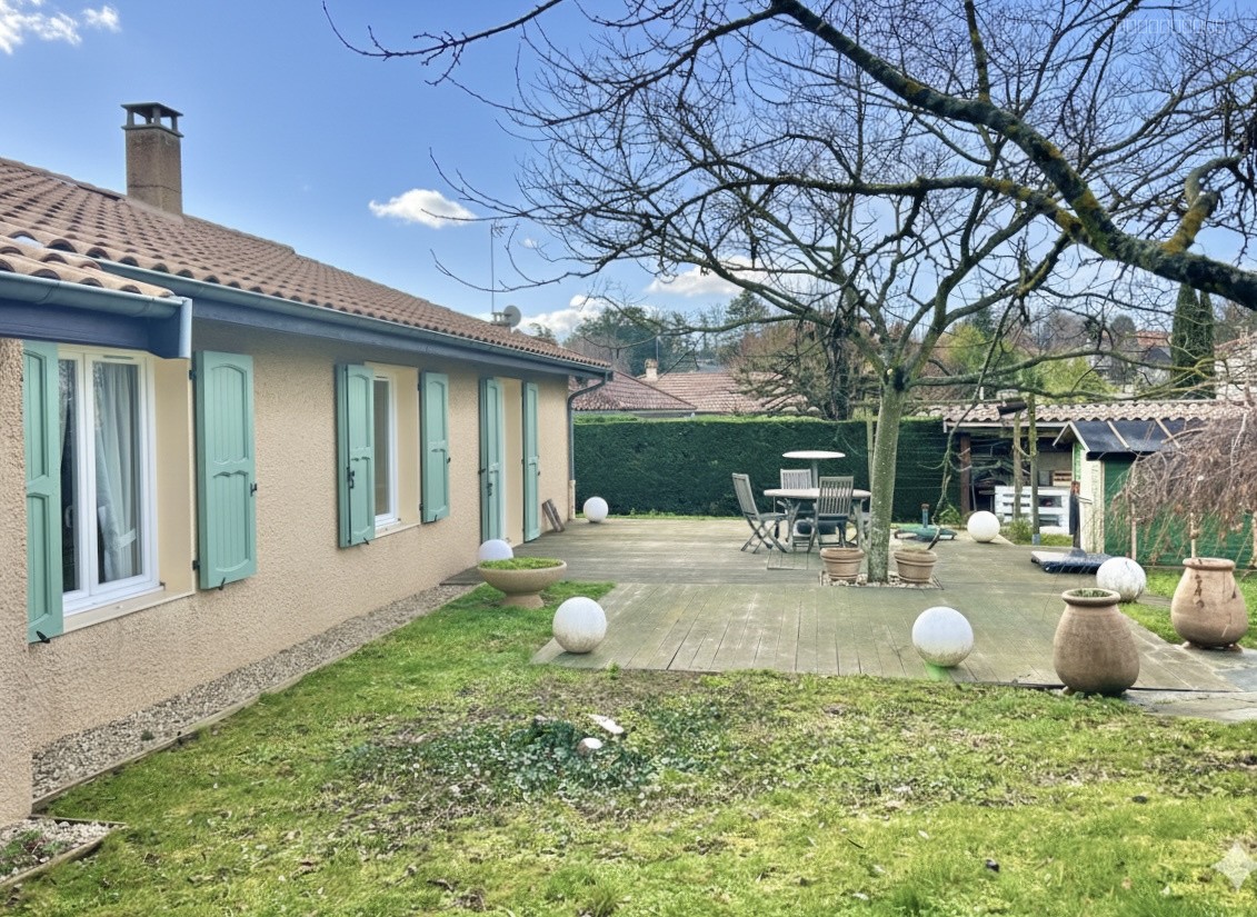 MAISON DE PLAIN PIED 160 m2 DANS VILLAGE RESIDENTIEL PROCHE DE LYON — photo 5