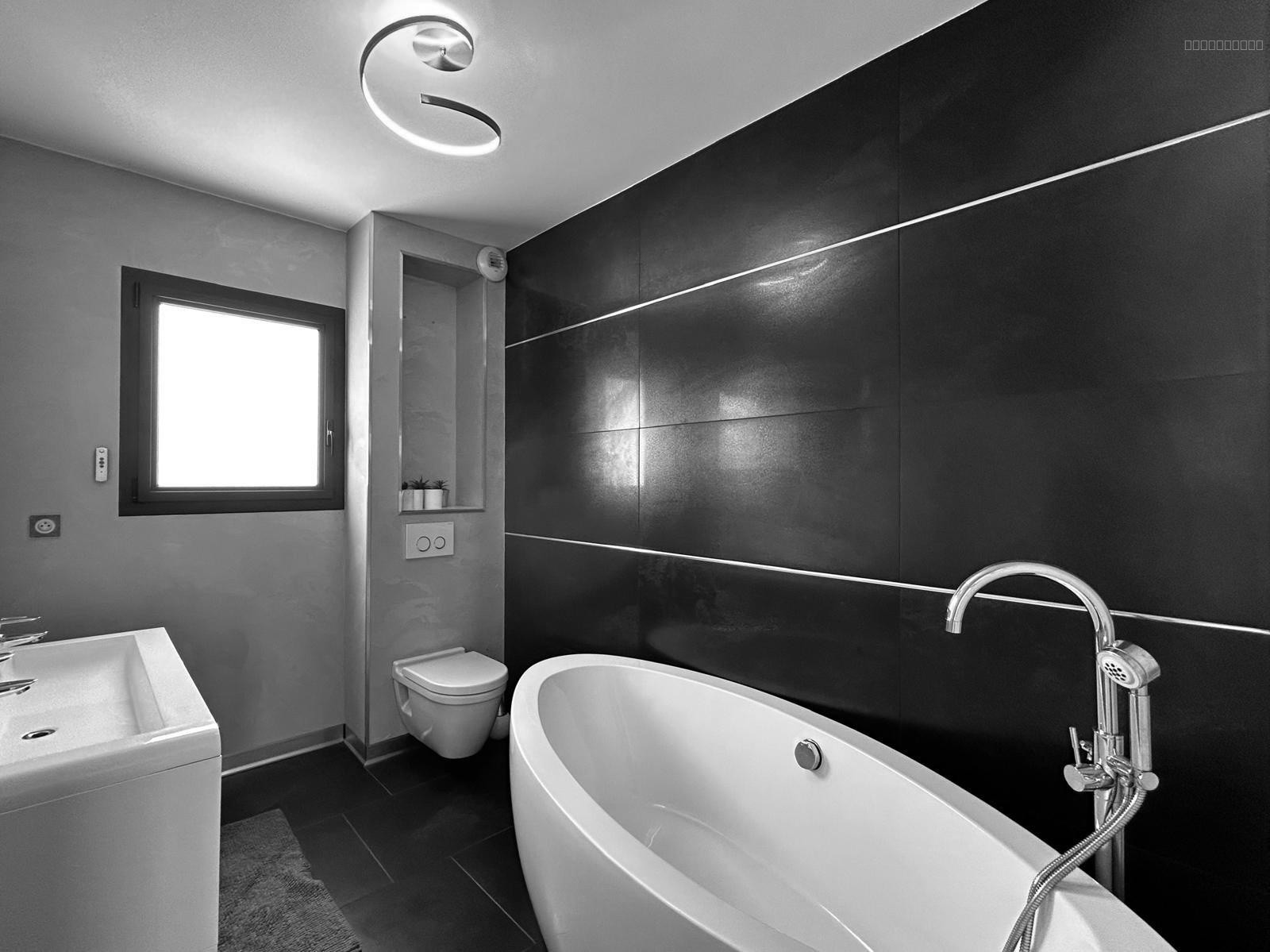 VILLA CONTEMPORAINE AVEC PISCINE DANS SECTEUR RESIDENTIEL — photo 17