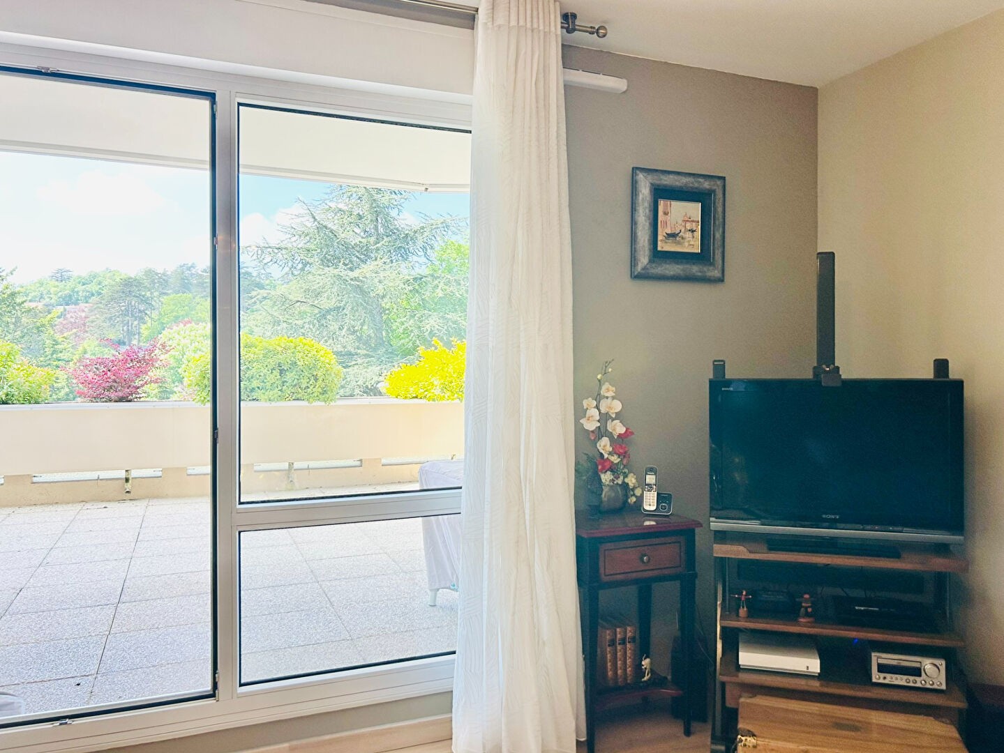 APPARTEMENT AVEC VUE - TERRASSE 45 m2 - PROCHE COMMERCES — photo 5