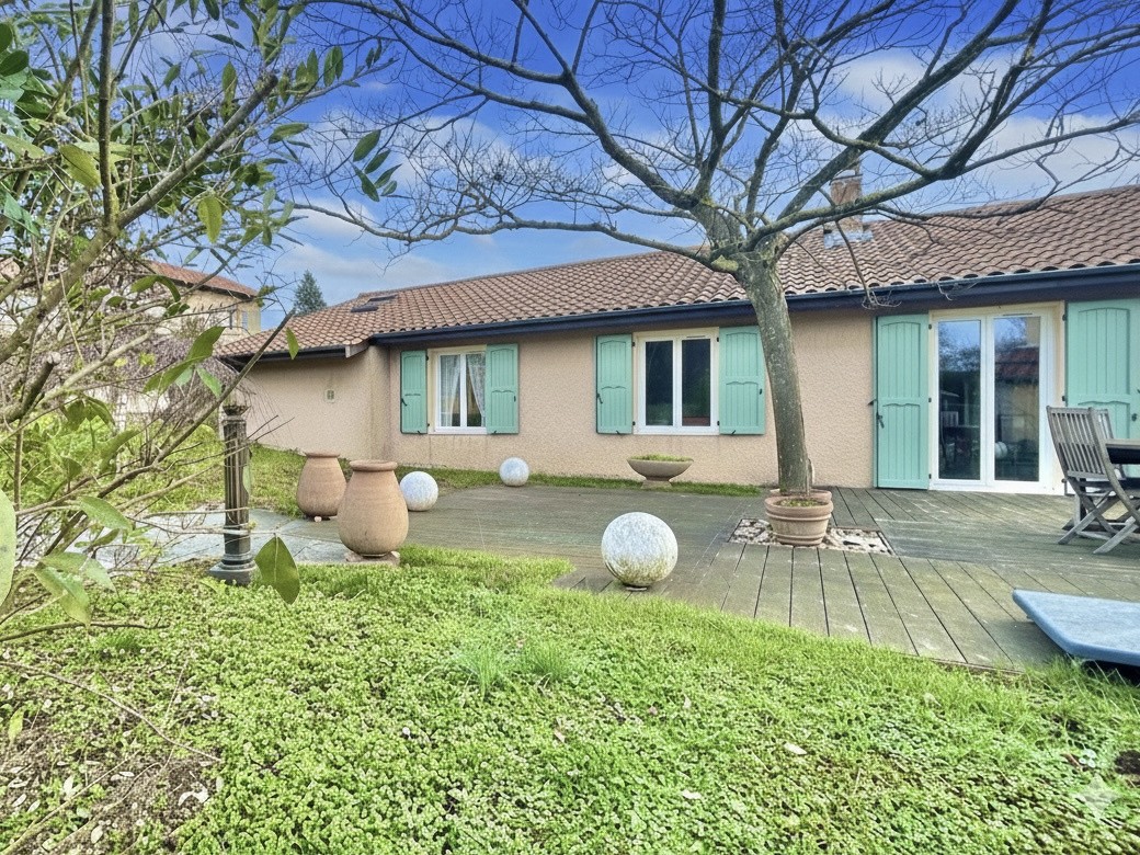 MAISON DE PLAIN PIED 160 m2 DANS VILLAGE RESIDENTIEL PROCHE DE LYON — photo 4