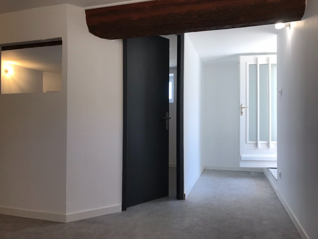 Maison entièrement rénovée avec jardin et garage — photo 10