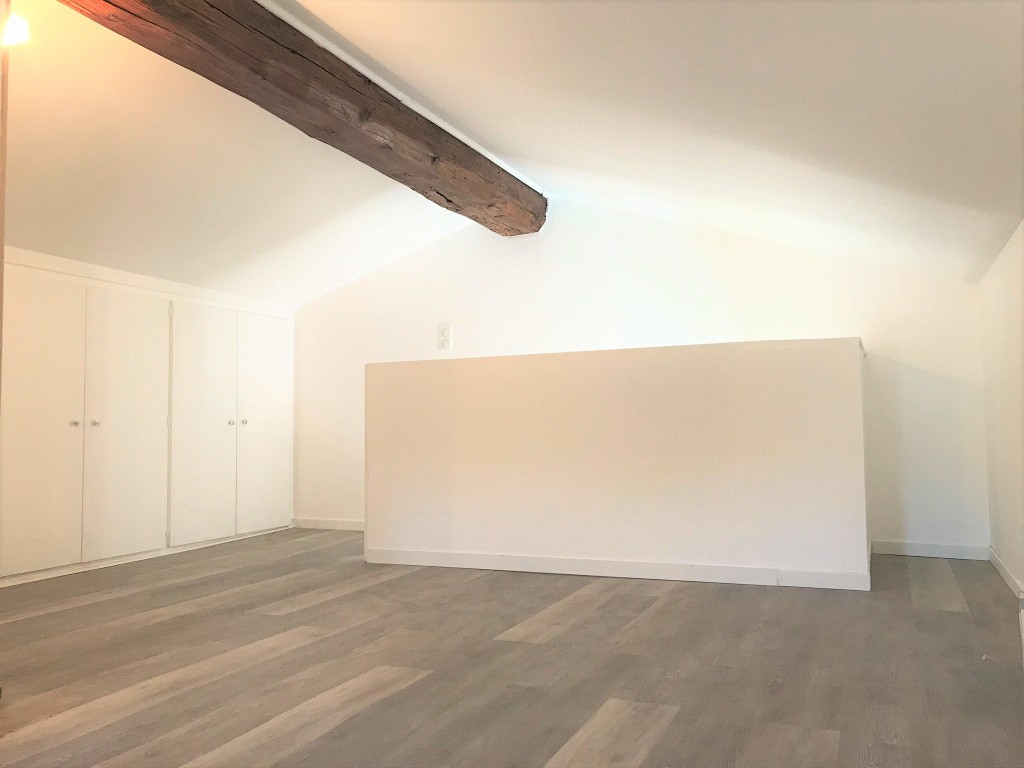 Maison entièrement rénovée avec jardin et garage — photo 8