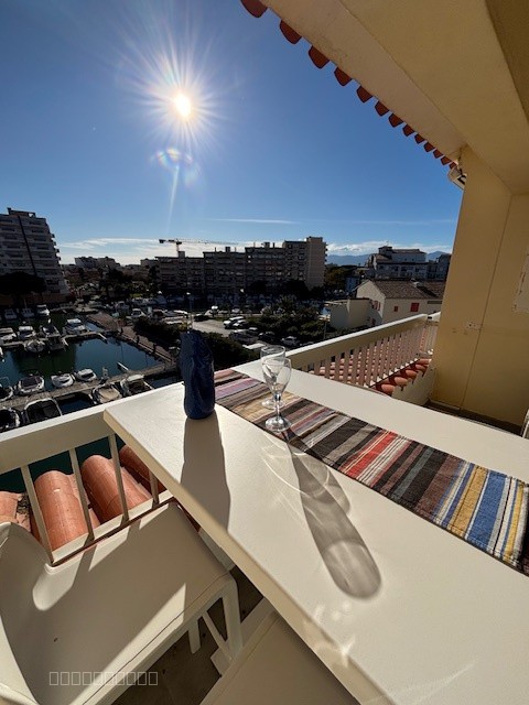 Coup de cœur : appartement traversant sur les marinas au port de Canet — photo 4