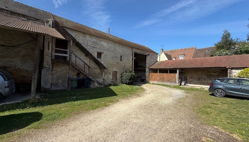 Ferme - 550 m2 - 30 pièces - Terrain de 3700 m2 - 750 000 € — photo 2