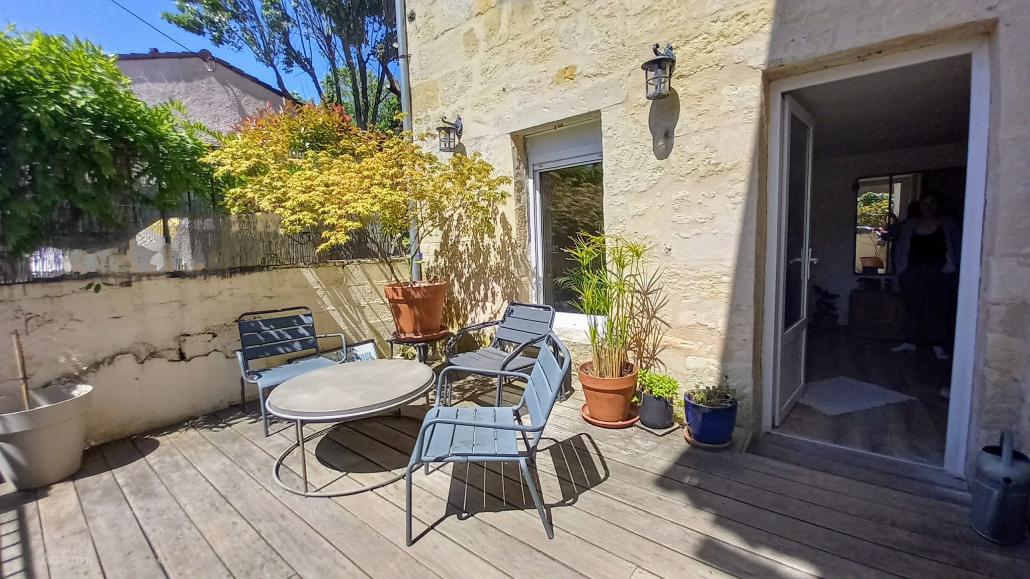 Maison en pierre avec extérieur — photo 8