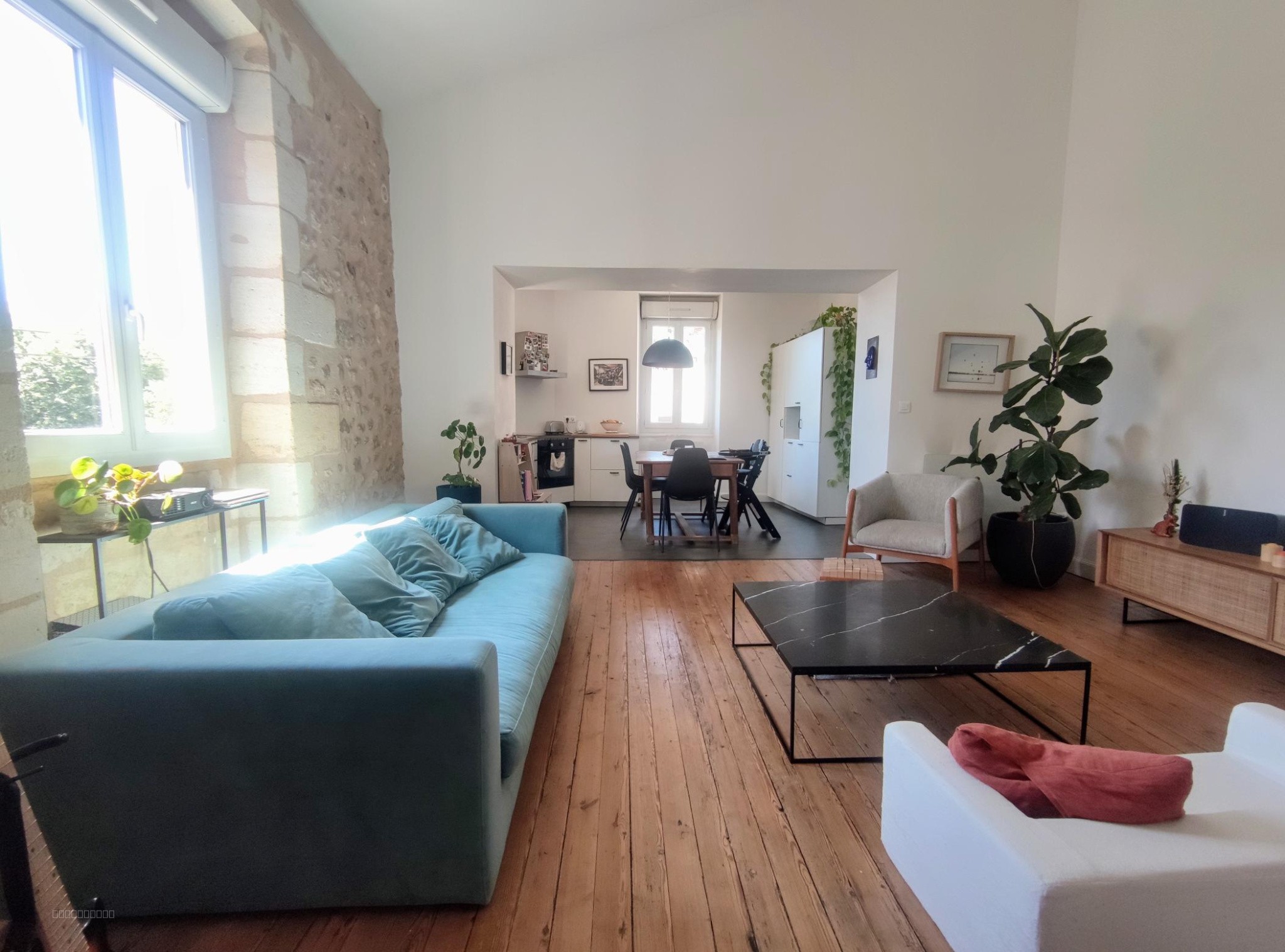 Maison en pierre avec extérieur — photo 4