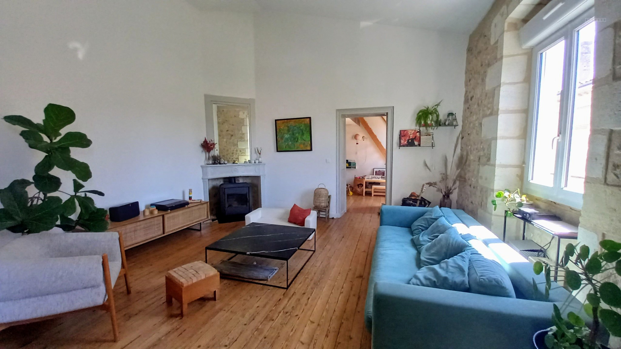 Maison en pierre avec extérieur — photo 3
