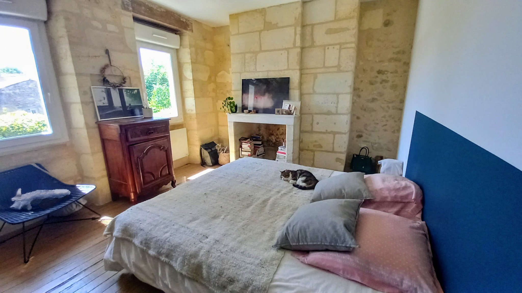 Maison en pierre avec extérieur — photo 6