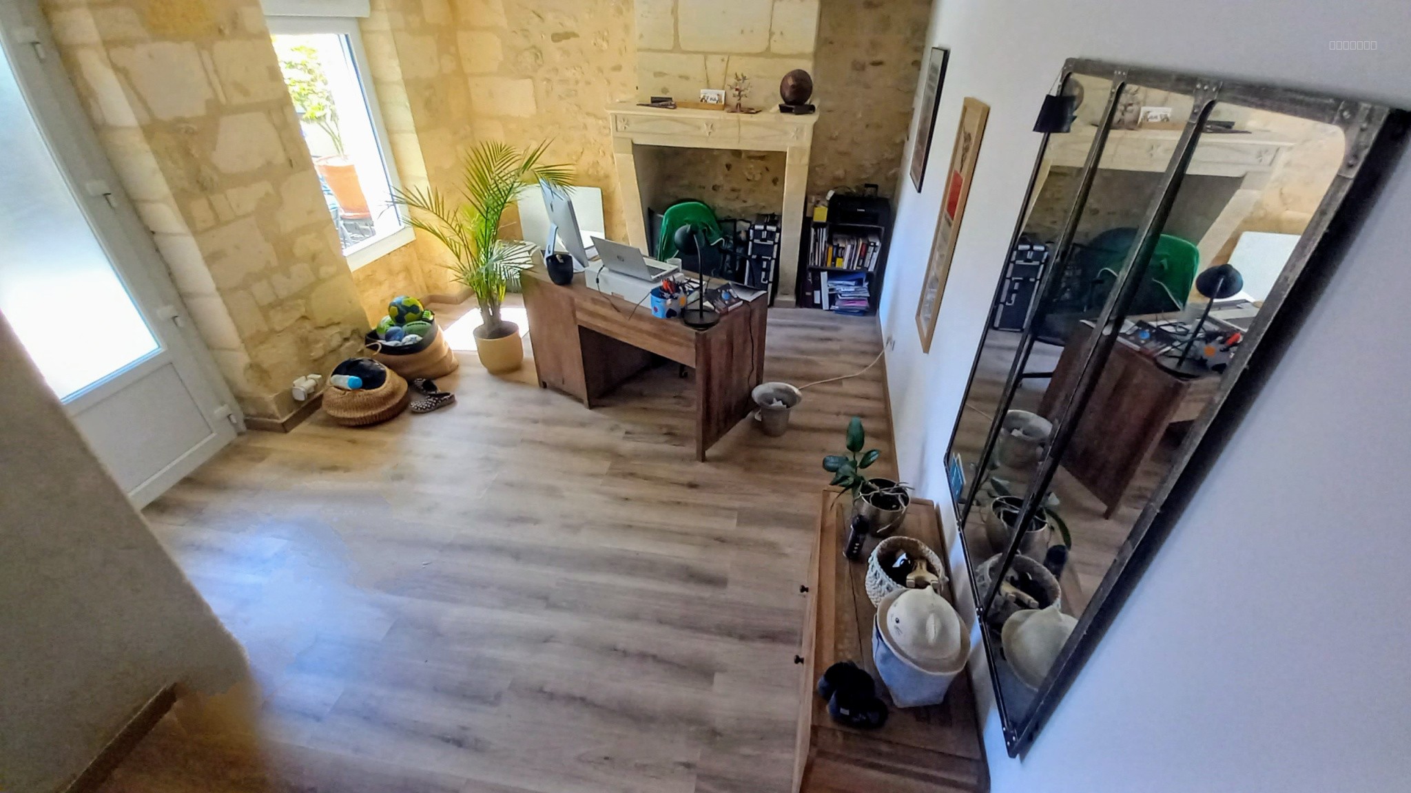 Maison en pierre avec extérieur — photo 5