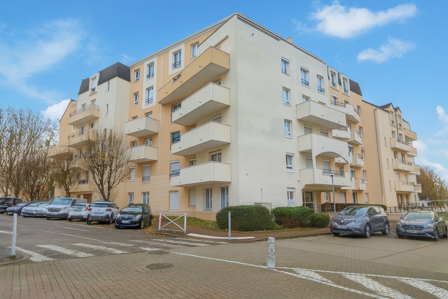 Studio lumineux avec balcon — photo 3