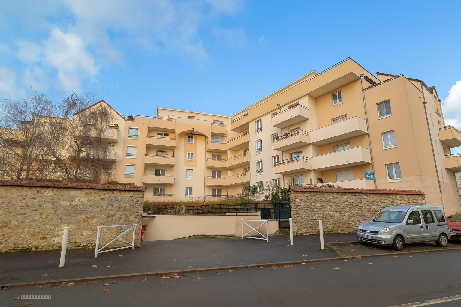 Studio lumineux avec balcon — photo 8