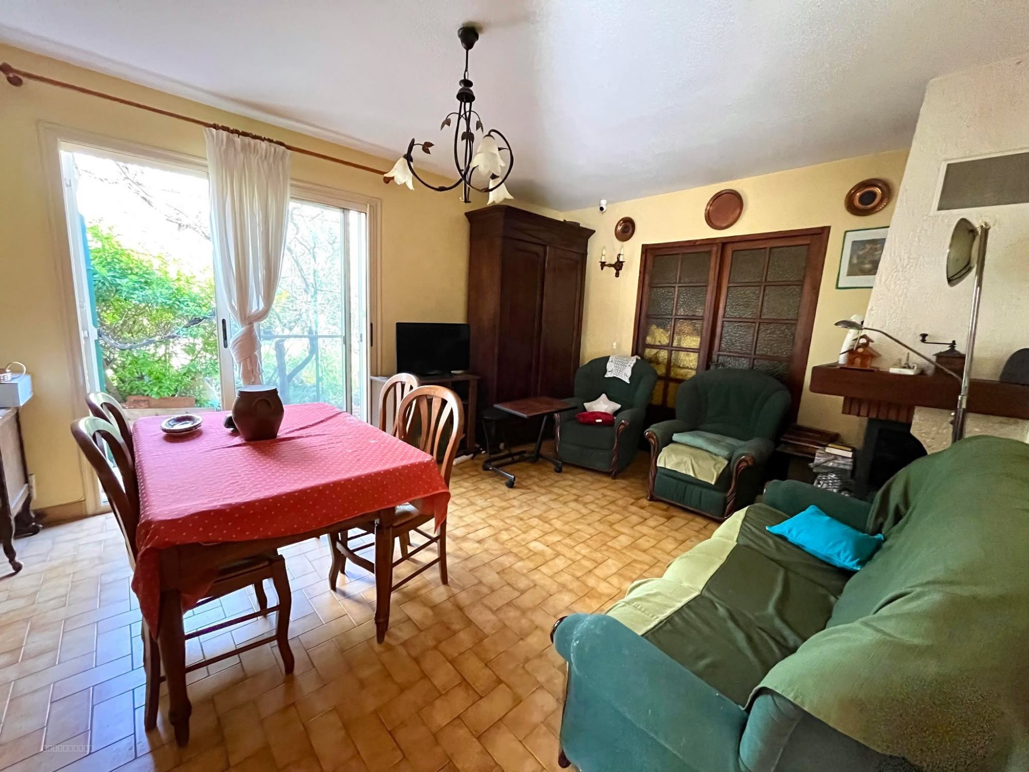 APPARTEMENT T5 - 103 m2 avec Jardin - Garage et Place de Parking — photo 2