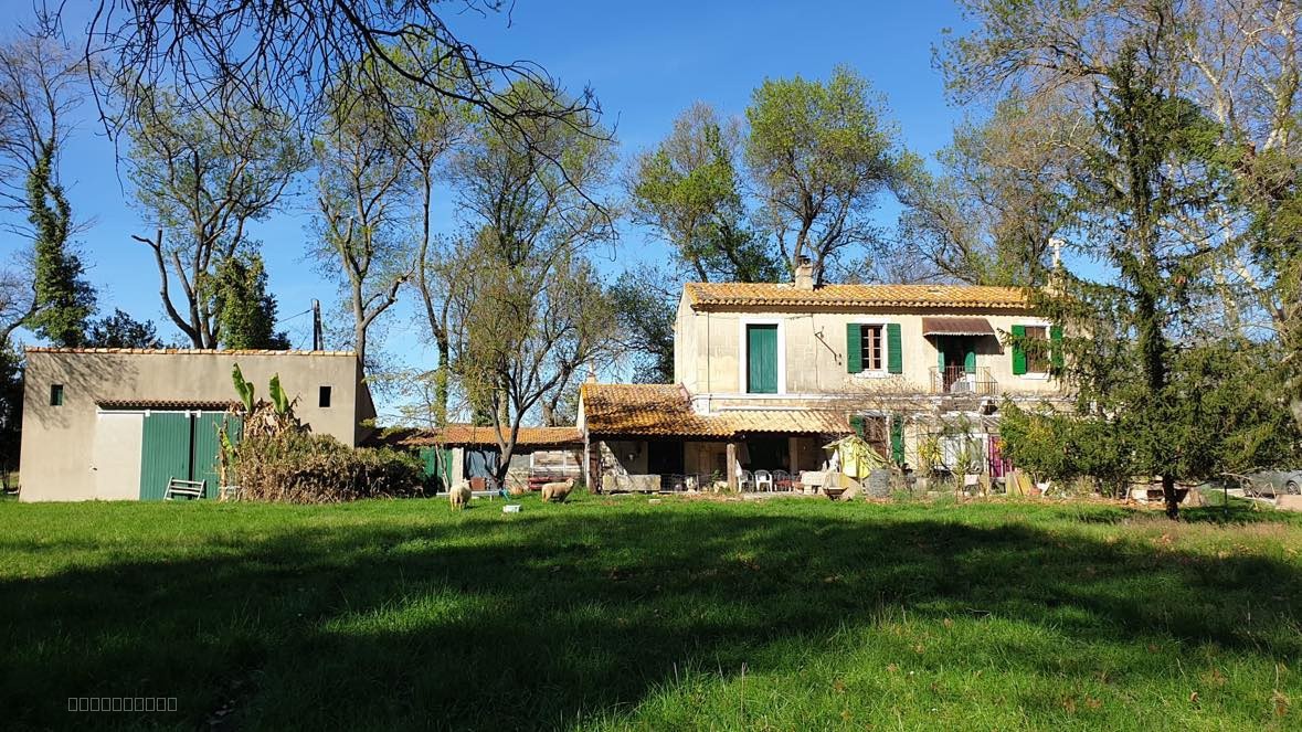 FONTVIEILLE MAS A RESTAURER EN CAMPAGNE PROCHE CENTRE VILLE — photo 2