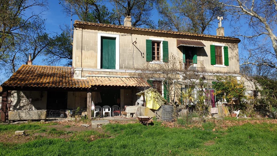 FONTVIEILLE MAS A RESTAURER EN CAMPAGNE PROCHE CENTRE VILLE — photo 4