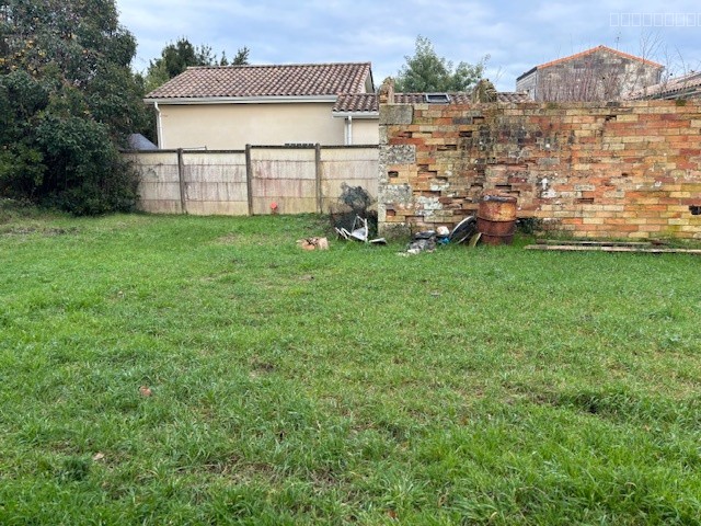 MAISON A DEMOLIR POUR TERRAIN ABSOLUMENT AU CALME Façade env. 25m — photo 1