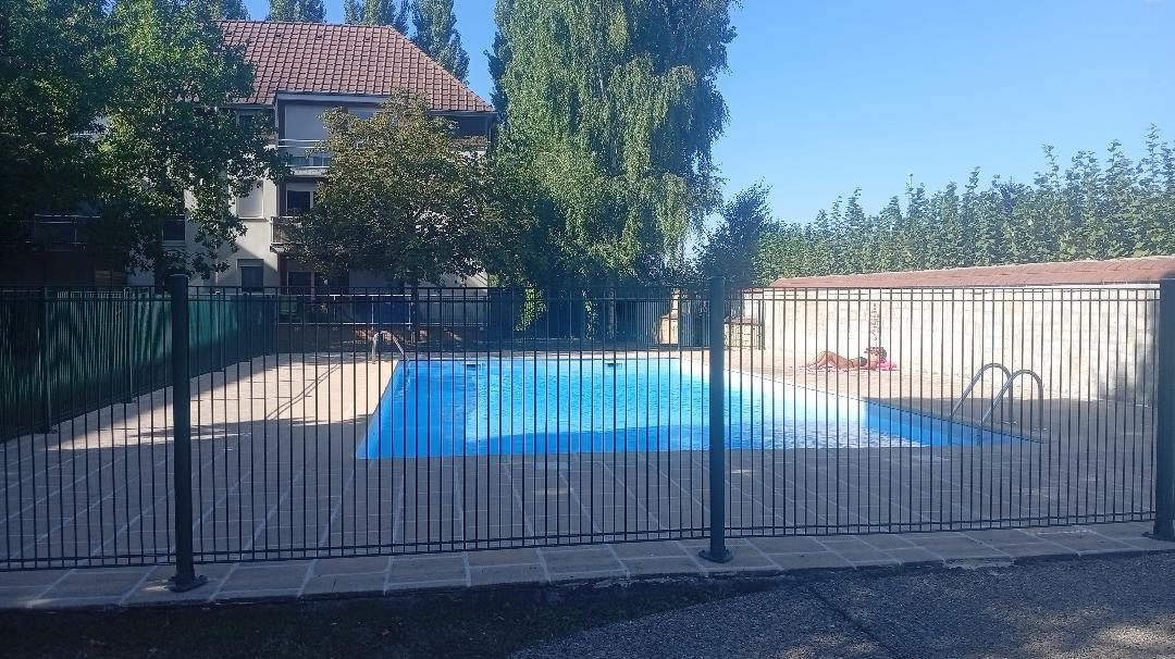 Pont-Sainte-Maxence, Appartement type 2 dans une résidence avec piscine. — photo 8