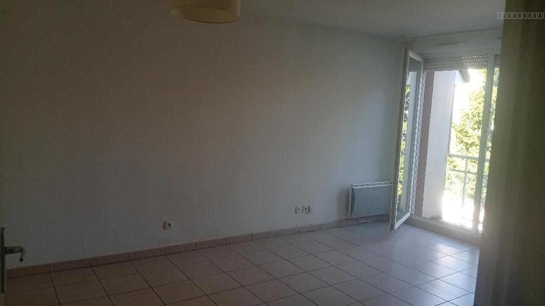 Pont-Sainte-Maxence, Appartement type 2 dans une résidence avec piscine. — photo 3