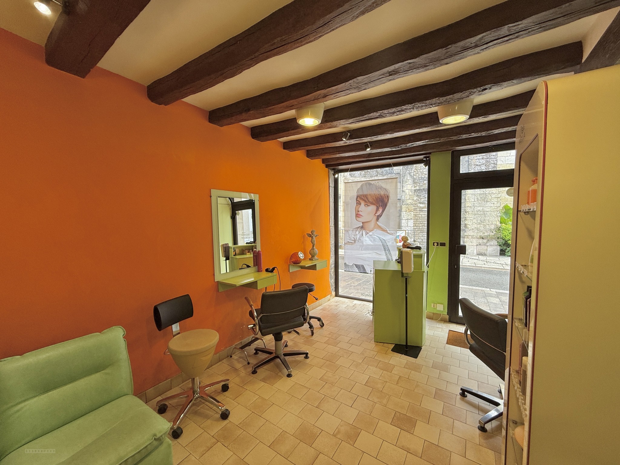 Fonds de commerce Salon de Coiffure   Bléré (37150) — photo 2