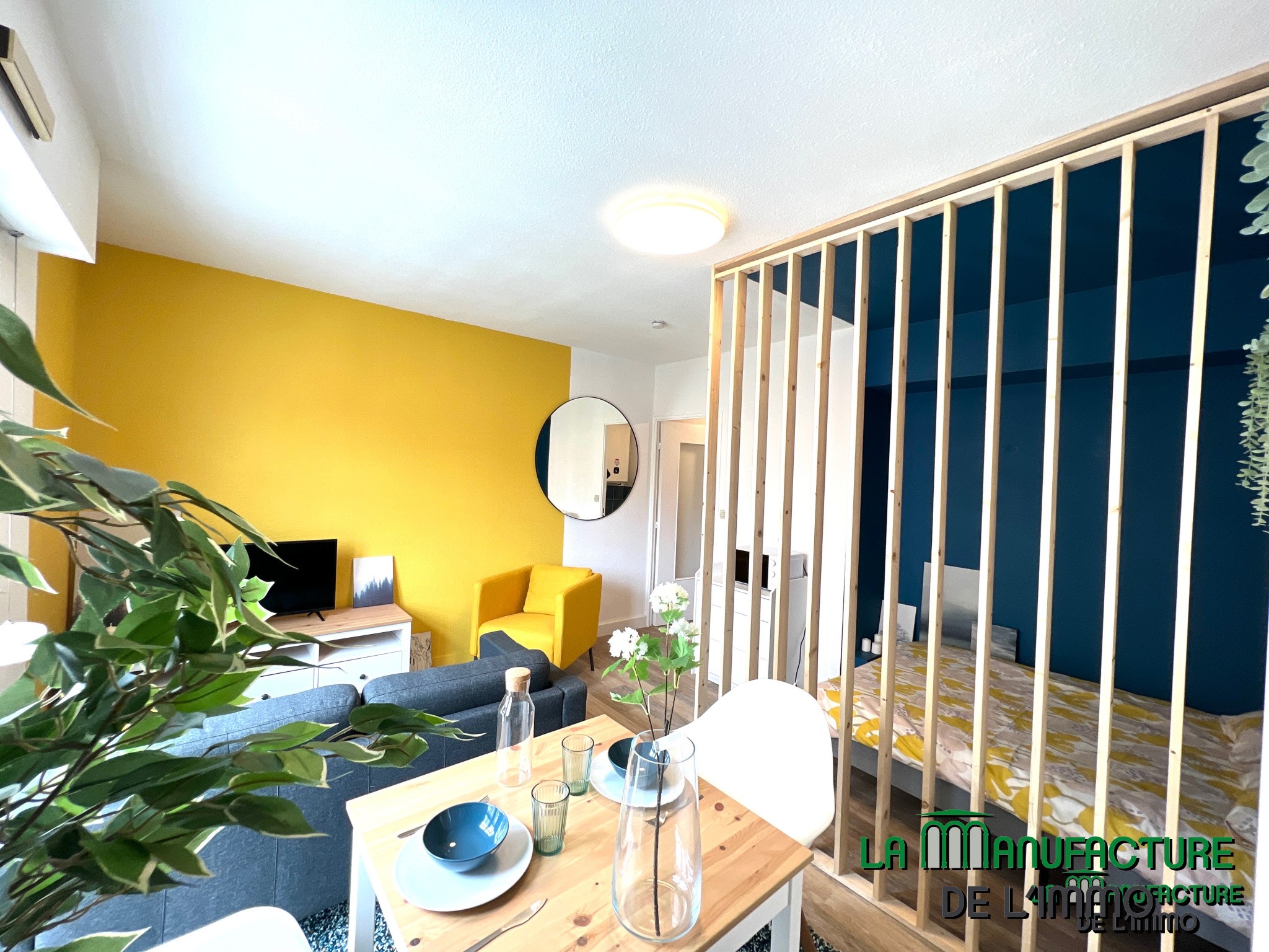 STUDIO MEUBLE TOUT CONFORT - PLACE BICENTENAIRE/ CENTRE-DEUX. — photo 2