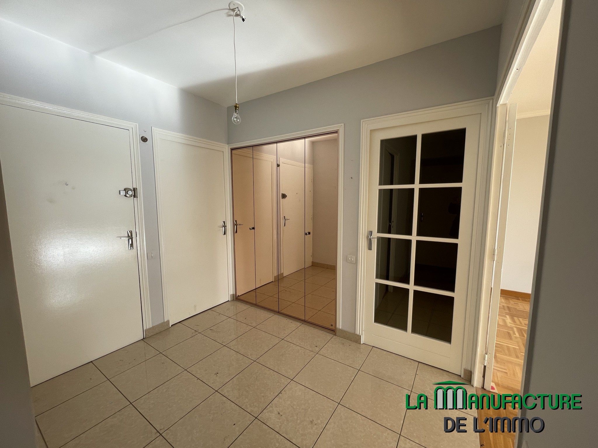 5 PIECES 106M2 - APPARTEMENT F5 LUMINEUX A RAFRAICHIR - GARAGE ET CAVE - PARC DE L'EUROPE/LA METARE — photo 5