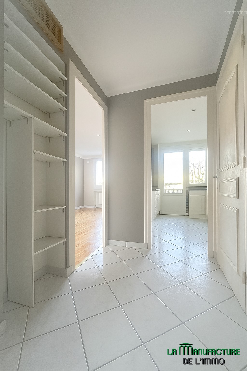 APPARTEMENT F2 BIS COSY  AVEC BALCON - CAVE / RUE HENRI DECHAUD-FAURIEL. — photo 9