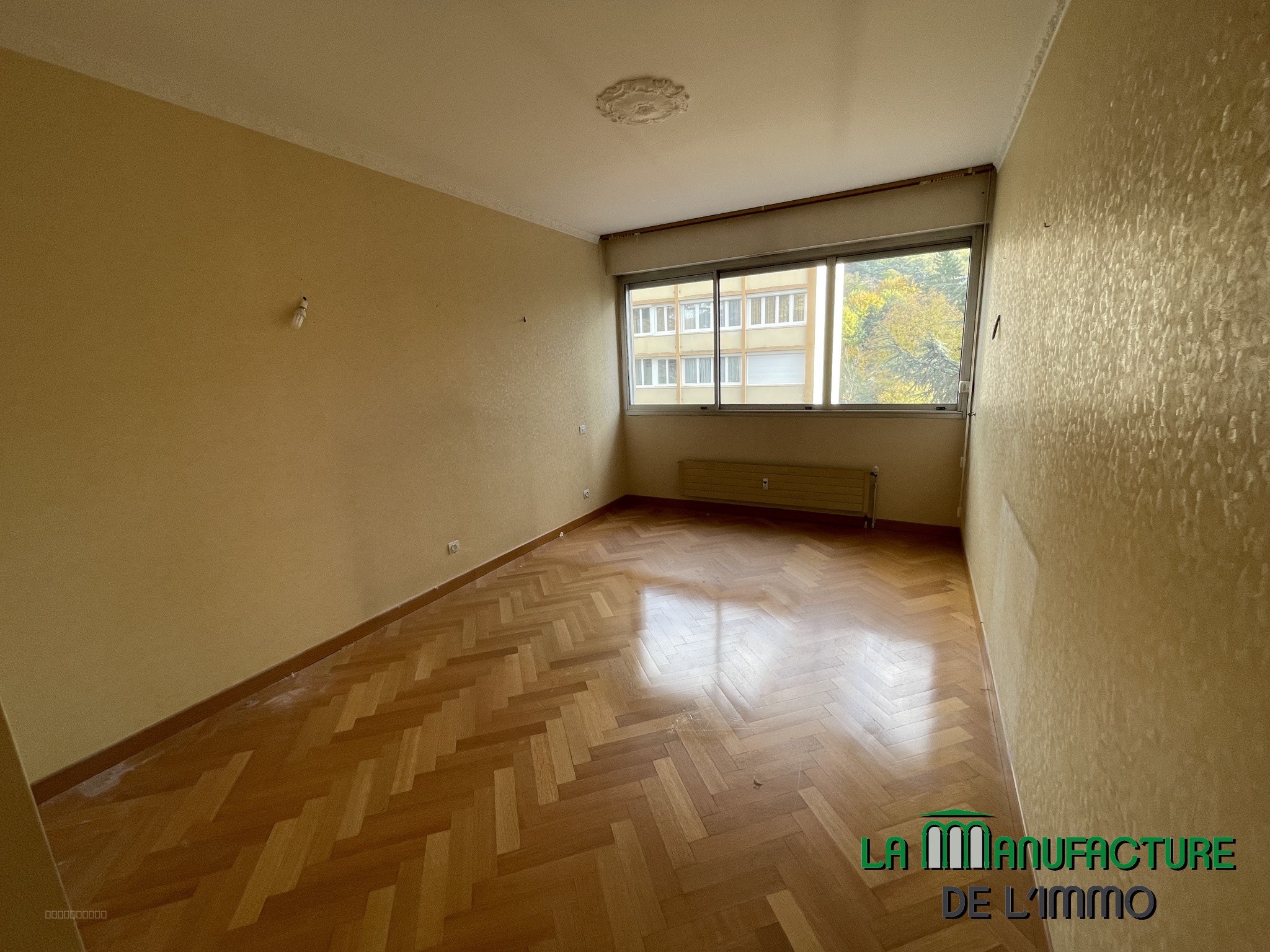 5 PIECES 106M2 - APPARTEMENT F5 LUMINEUX A RAFRAICHIR - GARAGE ET CAVE - PARC DE L'EUROPE/LA METARE — photo 10