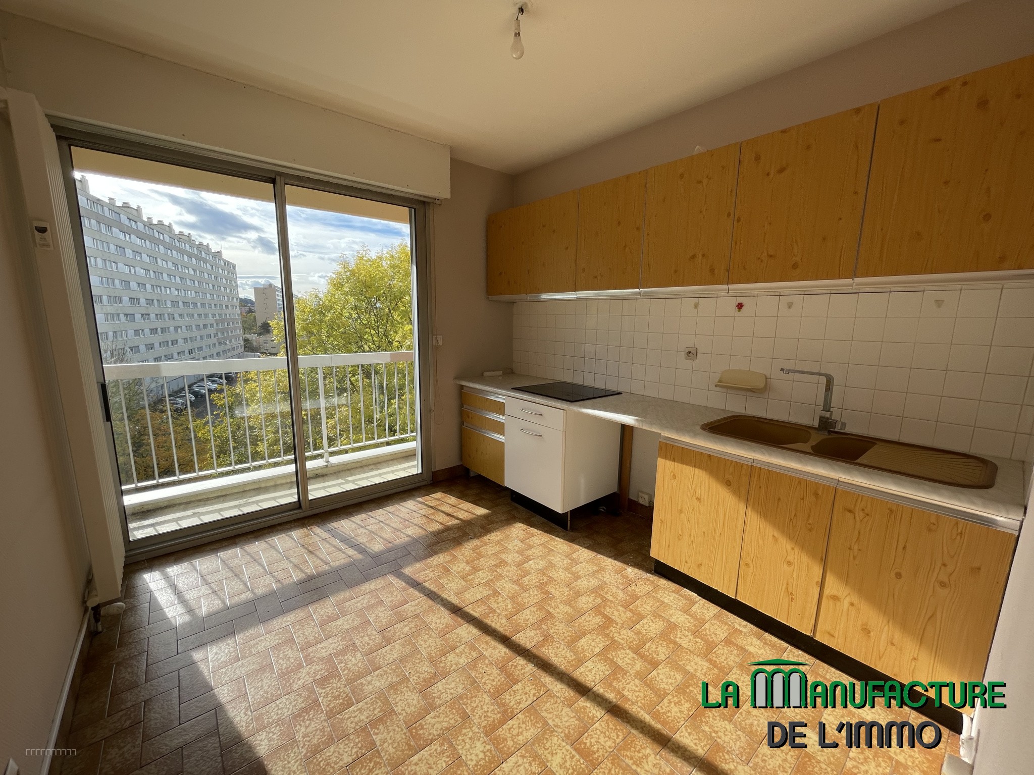 5 PIECES 106M2 - APPARTEMENT F5 LUMINEUX A RAFRAICHIR - GARAGE ET CAVE - PARC DE L'EUROPE/LA METARE — photo 6