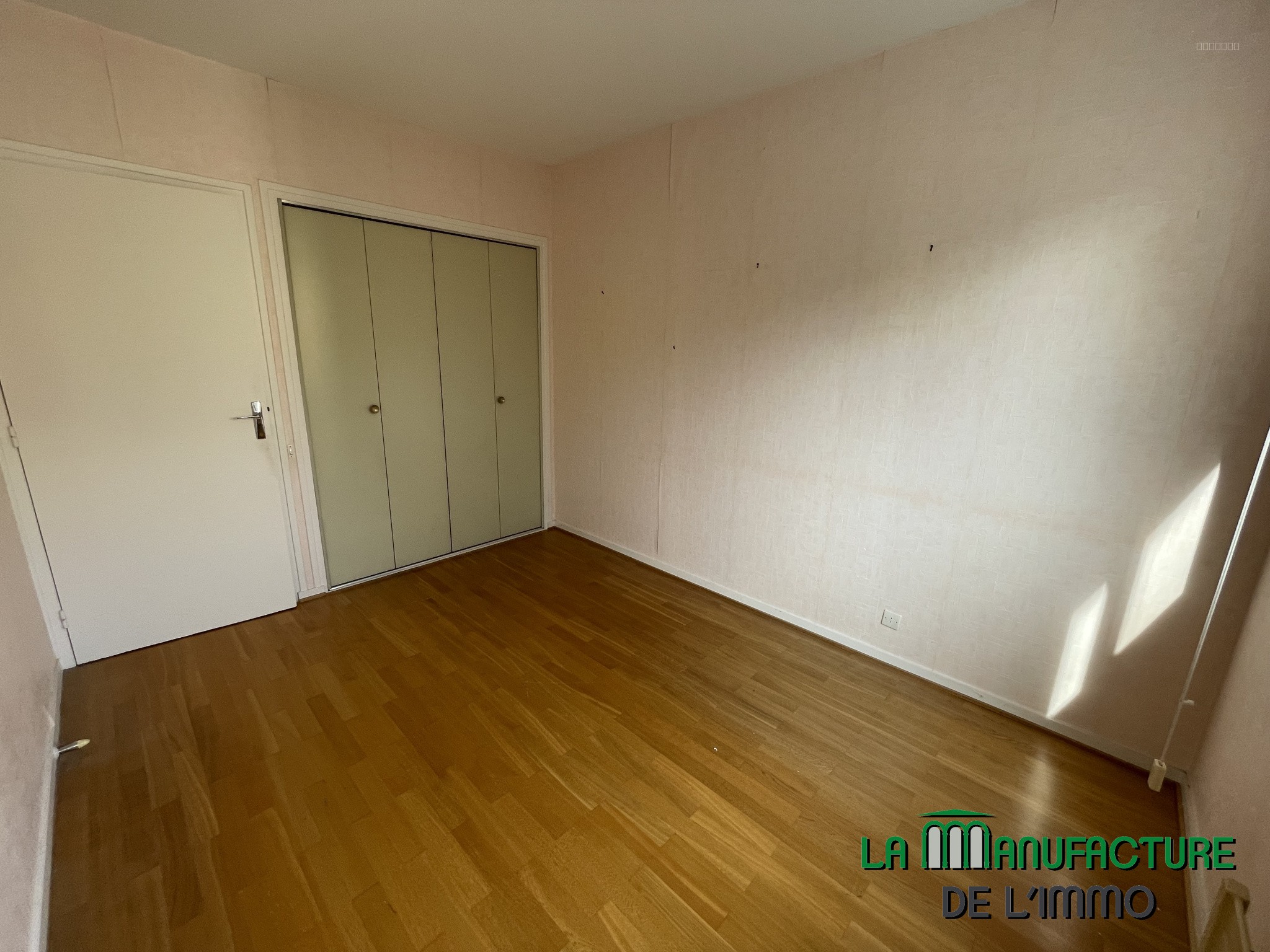 5 PIECES 106M2 - APPARTEMENT F5 LUMINEUX A RAFRAICHIR - GARAGE ET CAVE - PARC DE L'EUROPE/LA METARE — photo 17