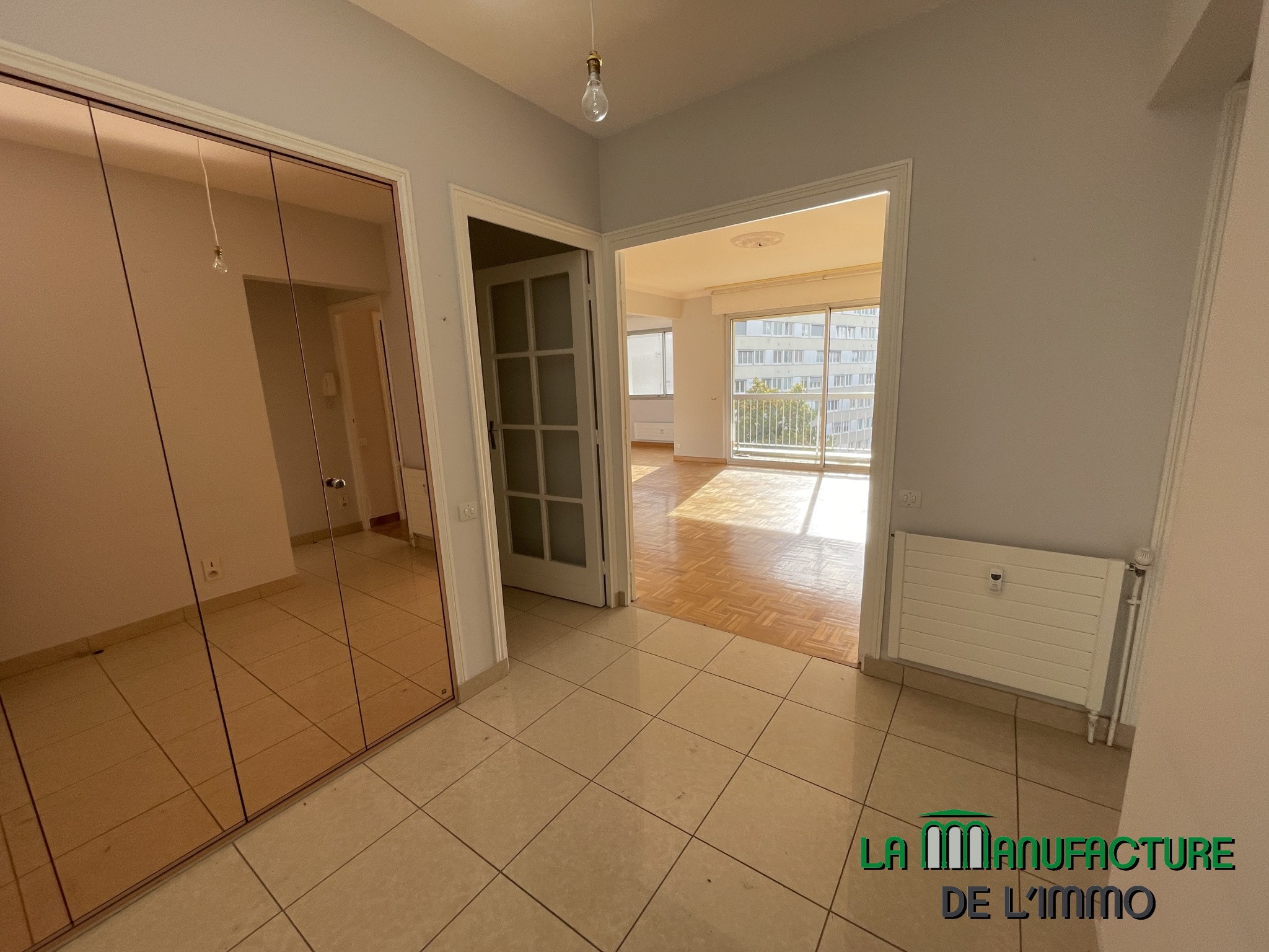 5 PIECES 106M2 - APPARTEMENT F5 LUMINEUX A RAFRAICHIR - GARAGE ET CAVE - PARC DE L'EUROPE/LA METARE — photo 4