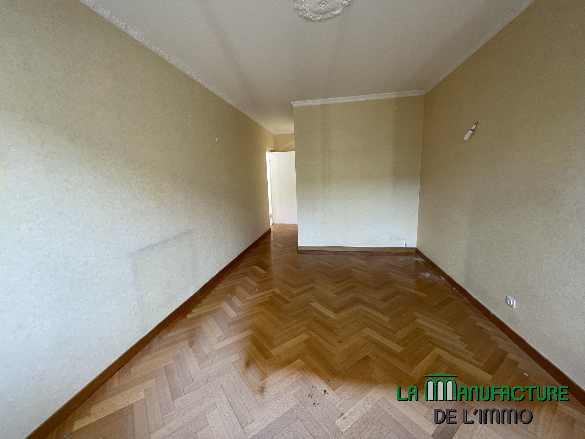 5 PIECES 106M2 - APPARTEMENT F5 LUMINEUX A RAFRAICHIR - GARAGE ET CAVE - PARC DE L'EUROPE/LA METARE — photo 11