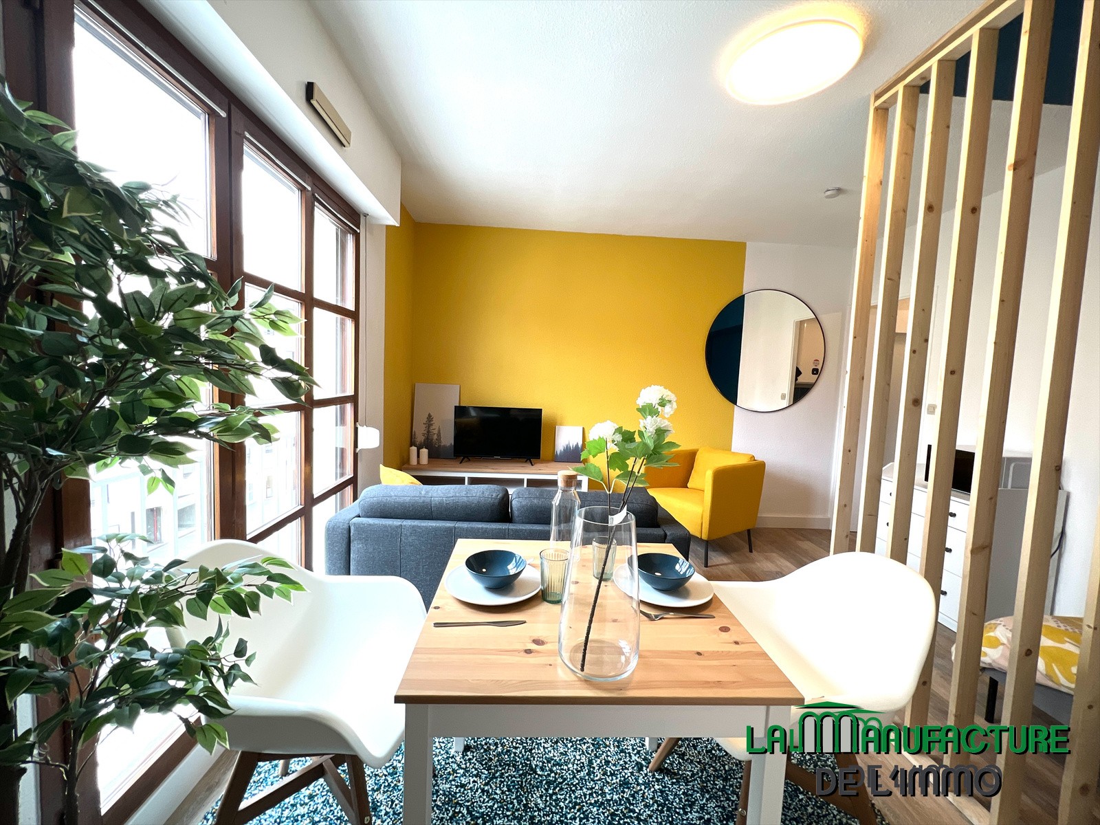 STUDIO MEUBLE TOUT CONFORT - PLACE BICENTENAIRE/ CENTRE-DEUX. — photo 3