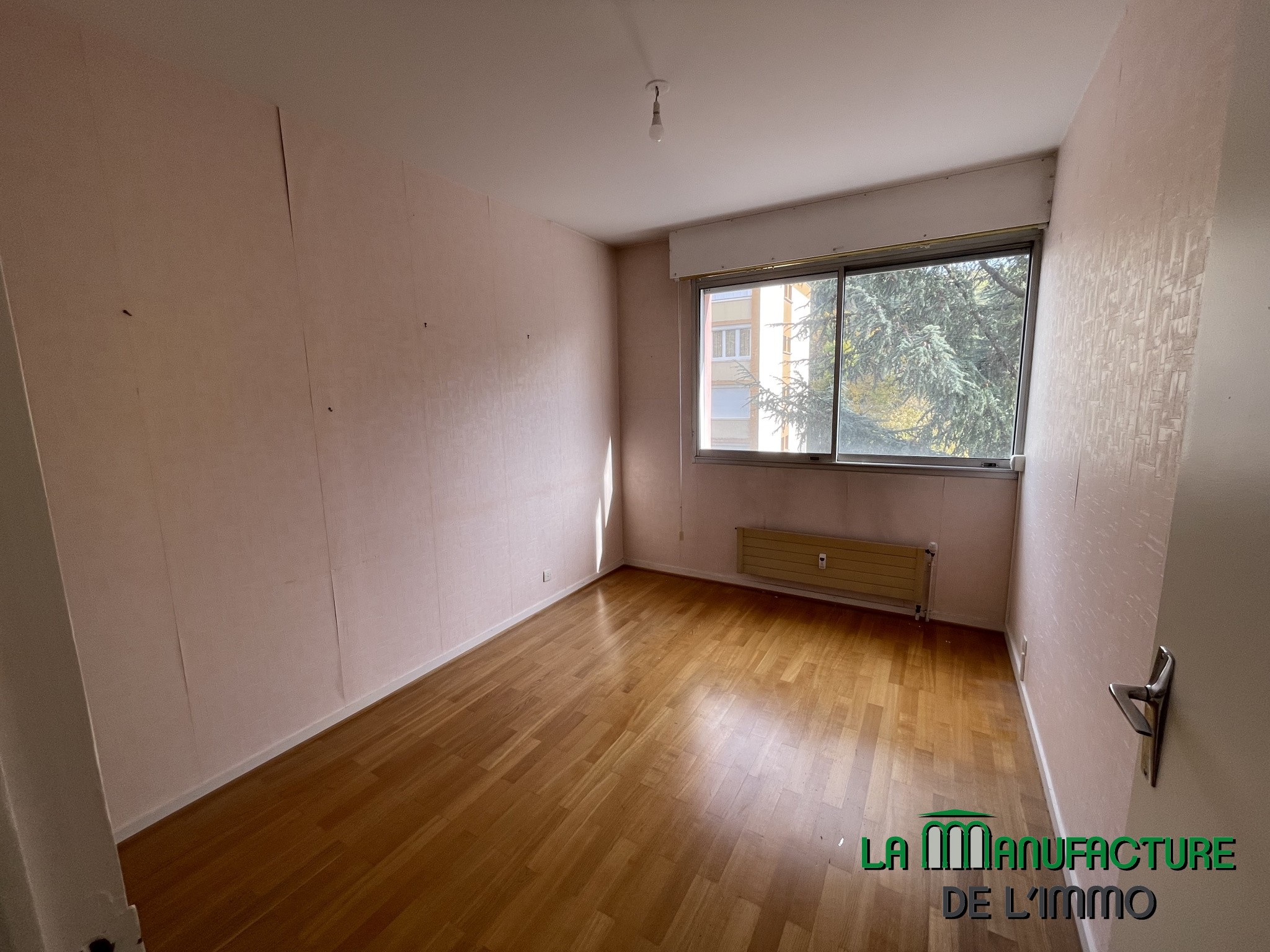 5 PIECES 106M2 - APPARTEMENT F5 LUMINEUX A RAFRAICHIR - GARAGE ET CAVE - PARC DE L'EUROPE/LA METARE — photo 16