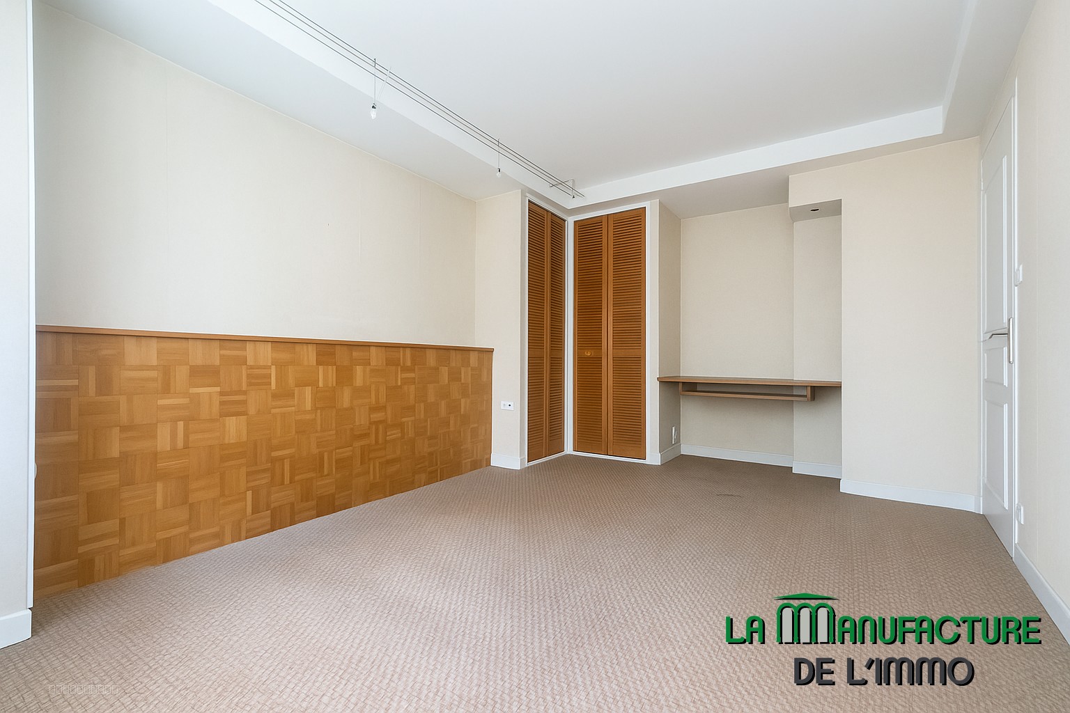 APPARTEMENT F2 BIS COSY  AVEC BALCON - CAVE / RUE HENRI DECHAUD-FAURIEL. — photo 8