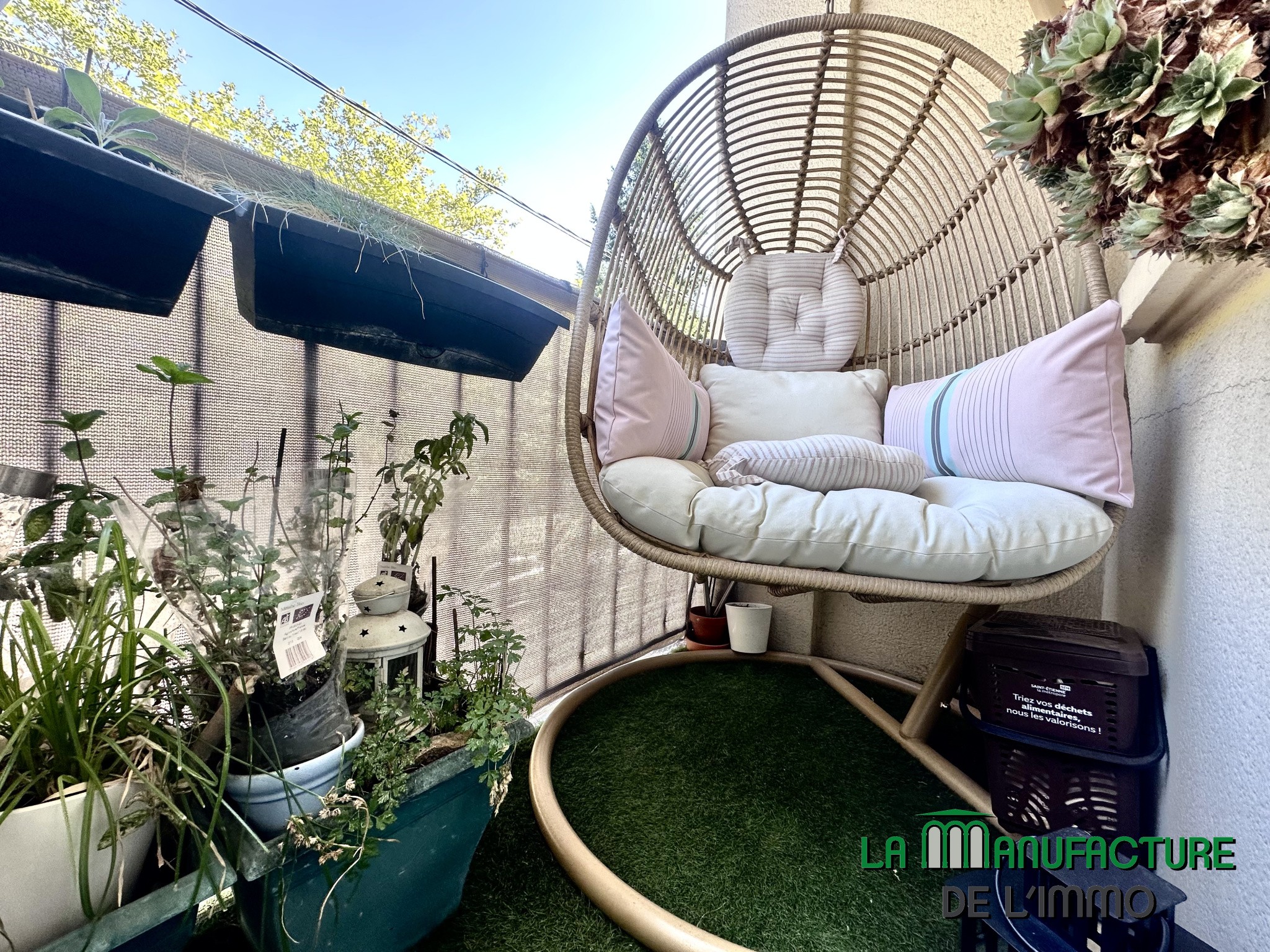 APPARTEMENT F2 BIS COSY  AVEC BALCON - CAVE / RUE HENRI DECHAUD-FAURIEL. — photo 11