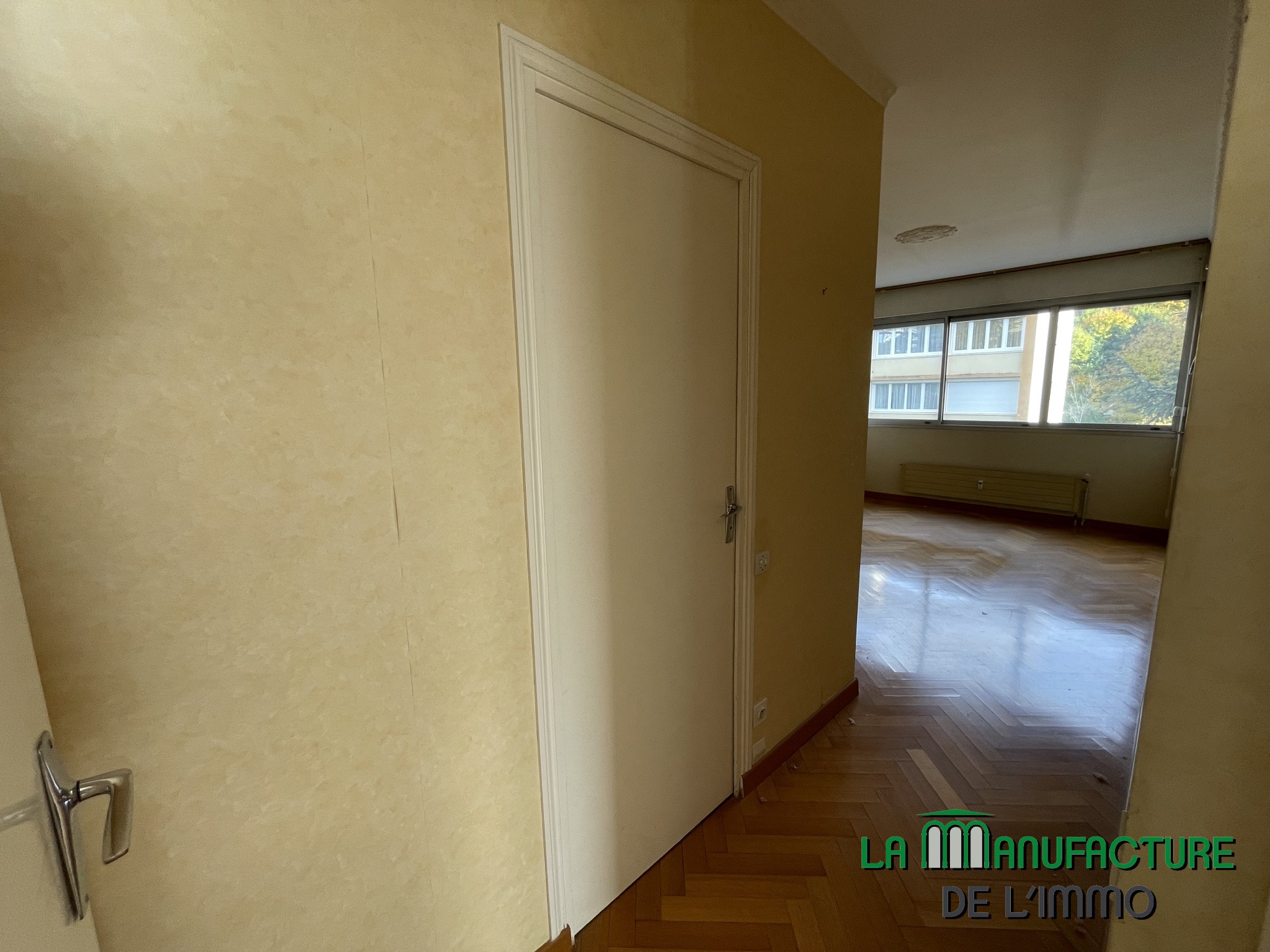 5 PIECES 106M2 - APPARTEMENT F5 LUMINEUX A RAFRAICHIR - GARAGE ET CAVE - PARC DE L'EUROPE/LA METARE — photo 9