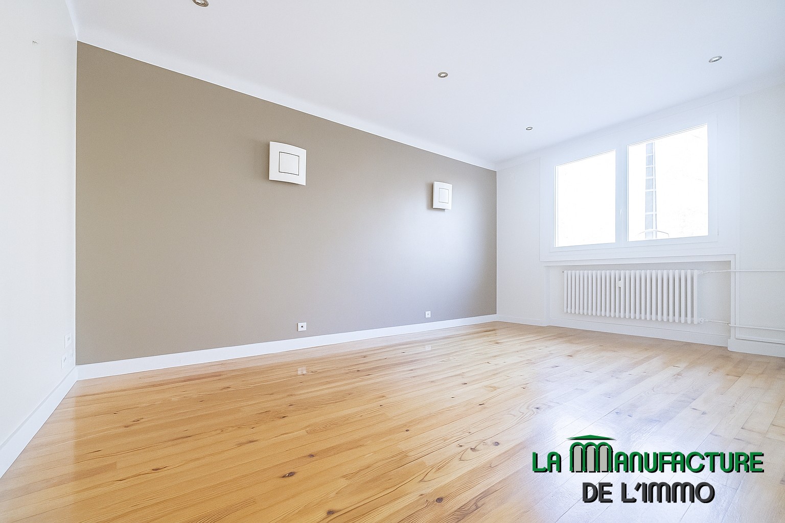 APPARTEMENT F2 BIS COSY  AVEC BALCON - CAVE / RUE HENRI DECHAUD-FAURIEL. — photo 4