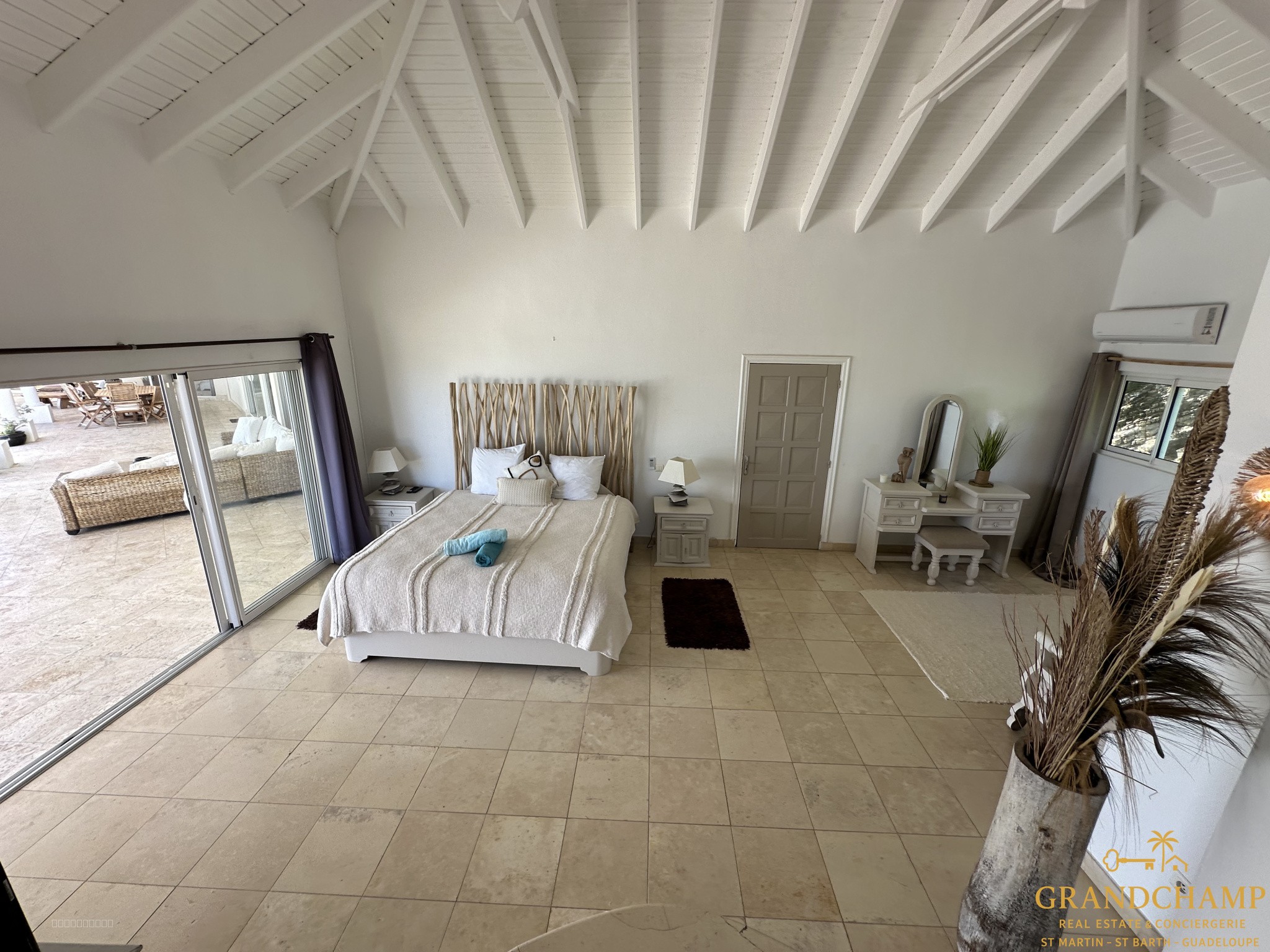 VILLA T5 BAIE ORIENTALE + T4 + T2 — photo 12