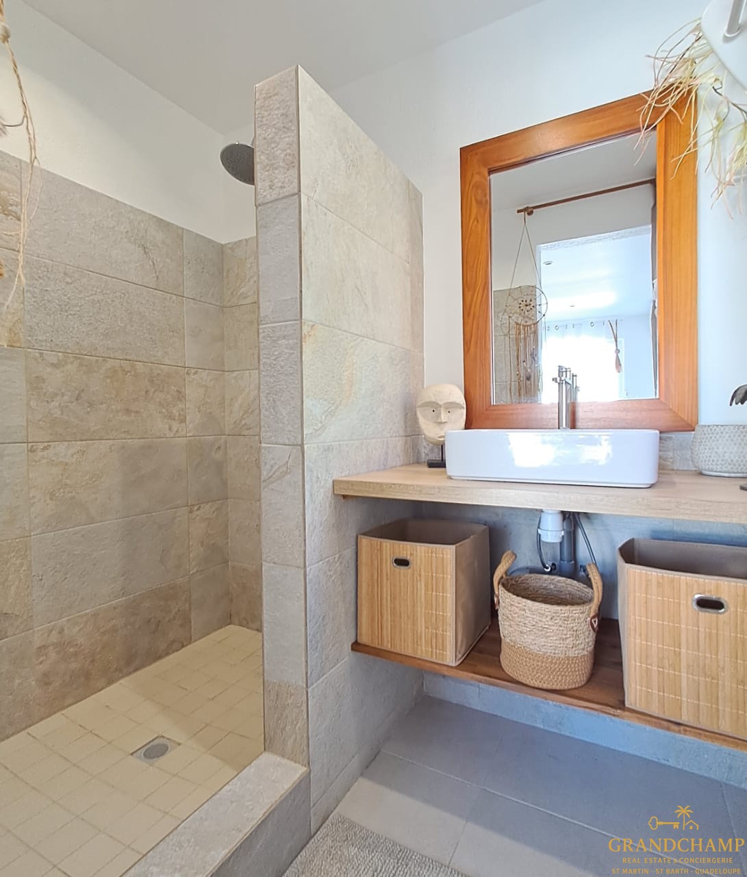 VILLA T5 AVEC PISCINE - BAIE ORIENTALE — photo 8