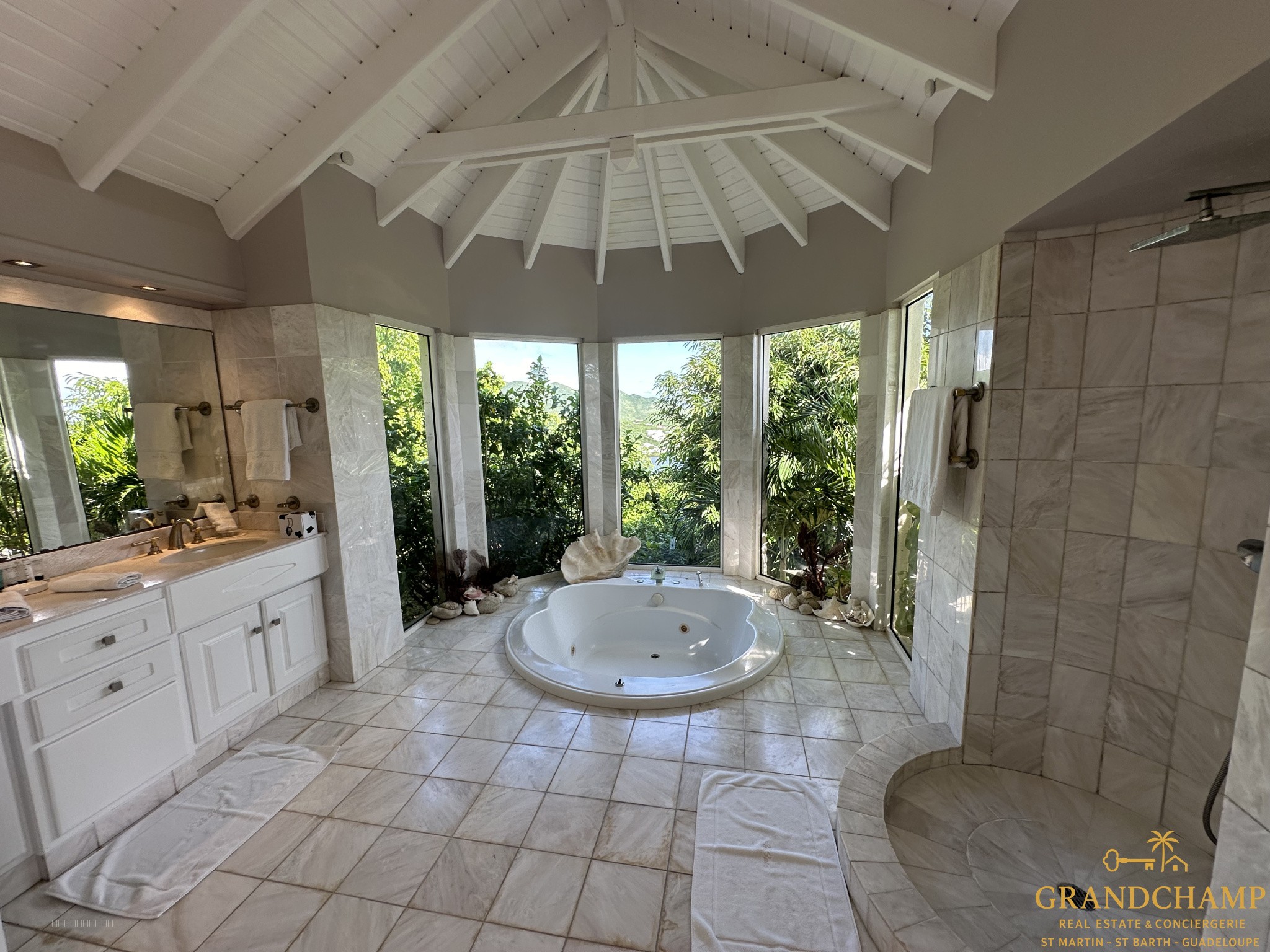 VILLA T5 BAIE ORIENTALE + T4 + T2 — photo 8