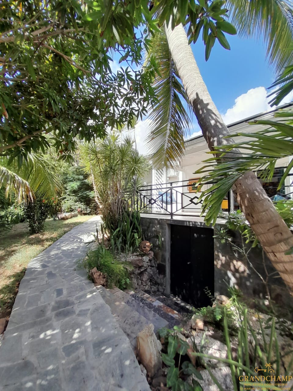 VILLA T5 AVEC PISCINE - BAIE ORIENTALE — photo 2