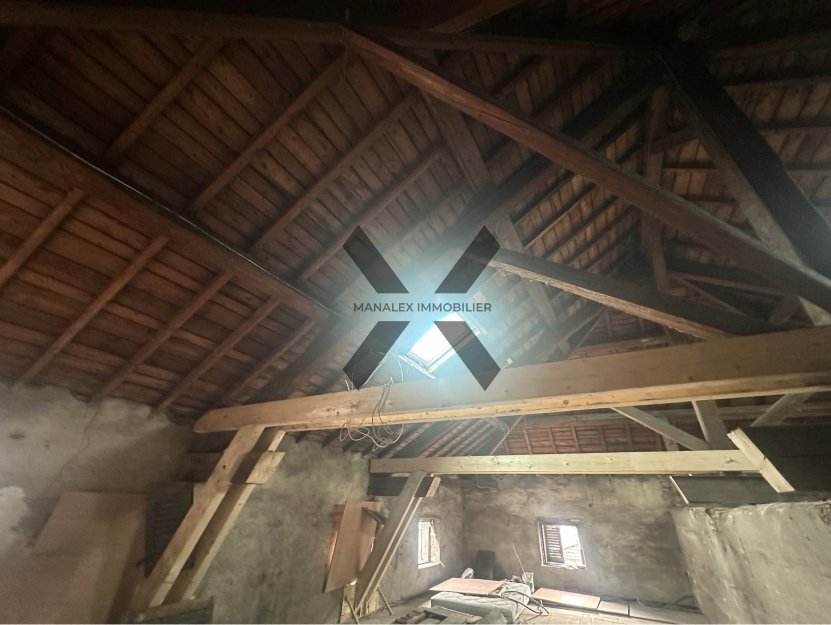 Plateau sous combles à rénover   55 m2   Roanne — photo 2