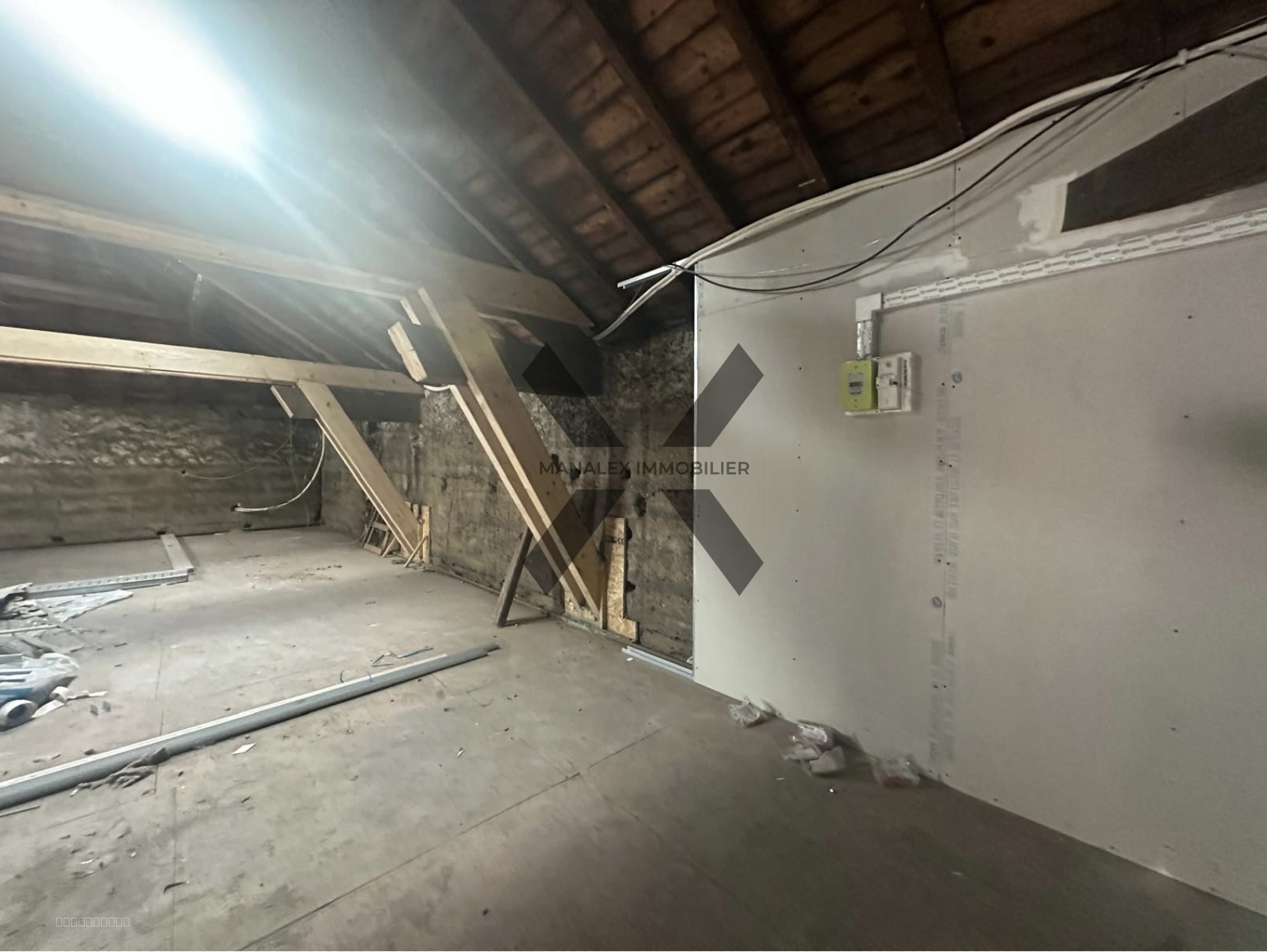 Plateau sous combles à rénover   47 m2   Roanne — photo 4