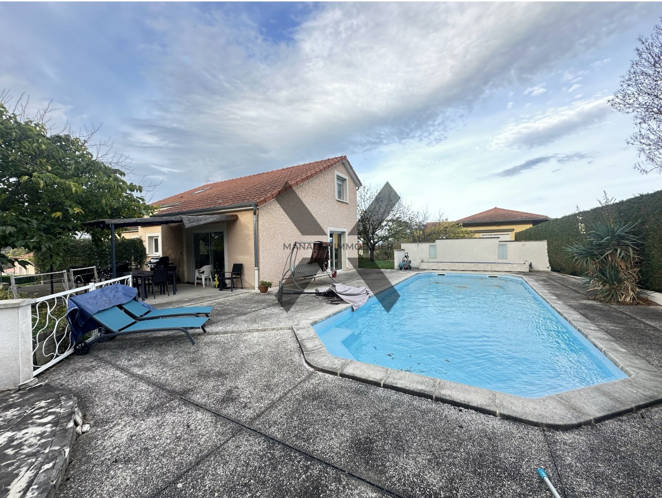 Commelle-Vernay - Villa - 4 chambres - Jardin - Piscine — photo 2