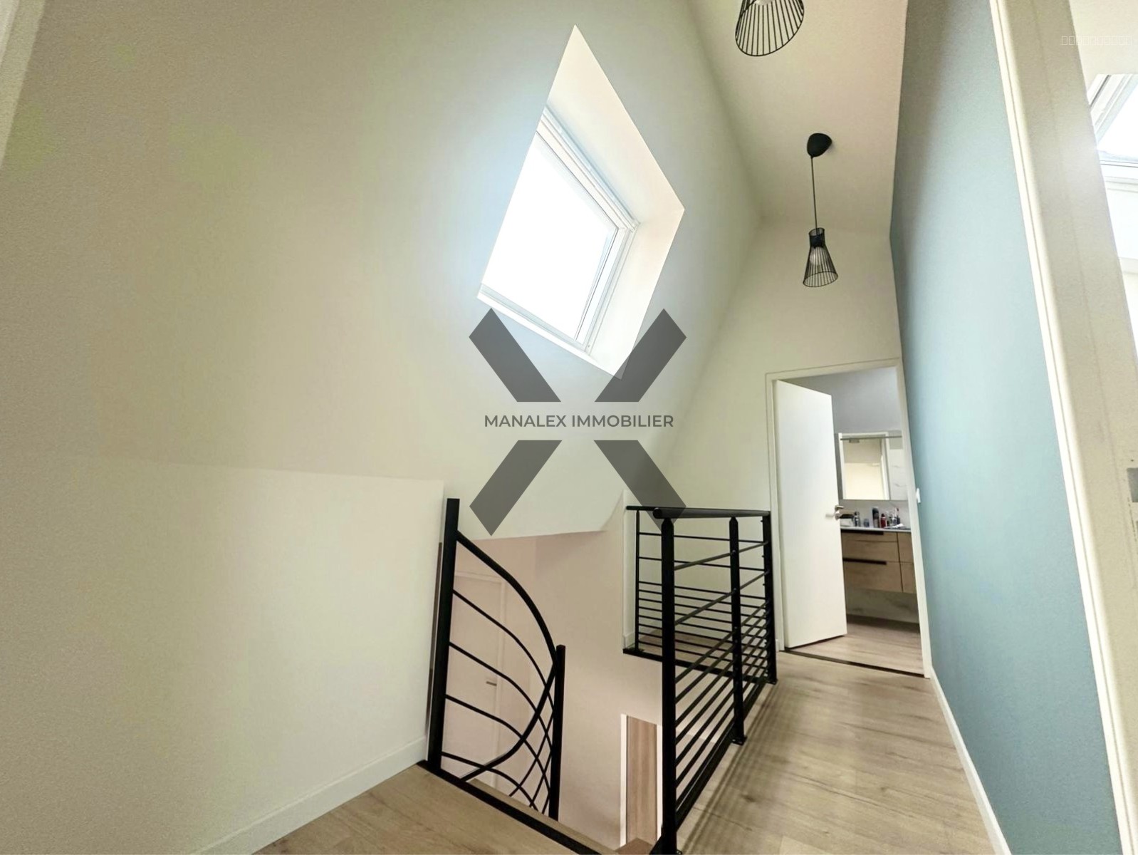 SUPERBE LOFT 145 M2 A RIORGES — photo 5