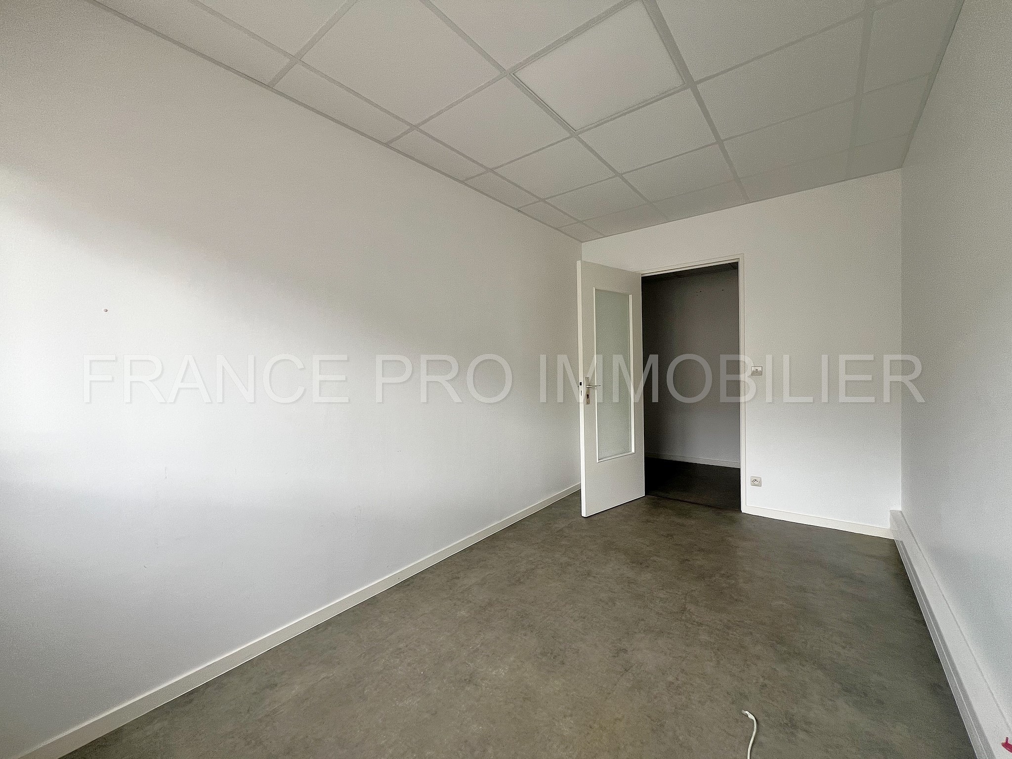 Bâtiment à usage de bureaux 735 m2 Z.A CHERBOURG EN COTENTIN — photo 16