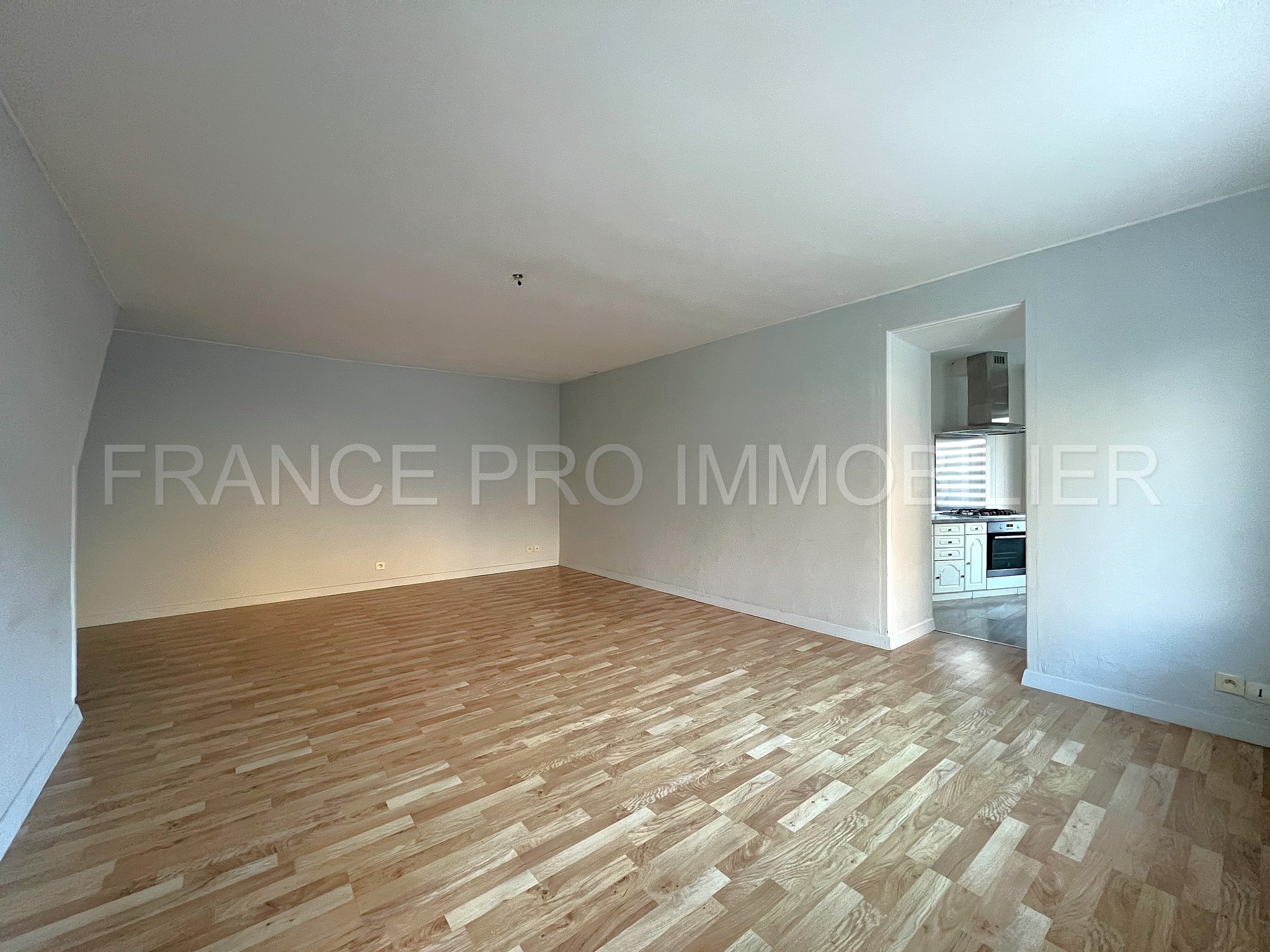 Maison avec cour idéalement située à Tourlaville — photo 2