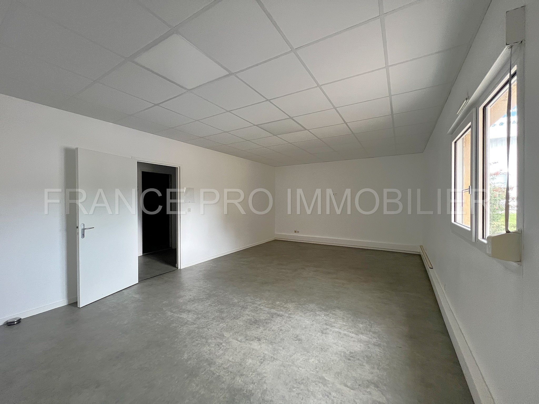 Bâtiment à usage de bureaux 735 m2 Z.A CHERBOURG EN COTENTIN — photo 12
