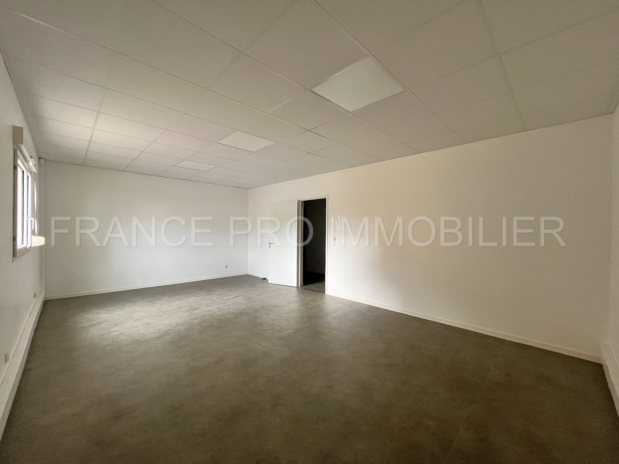 Bâtiment à usage de bureaux 735 m2 Z.A CHERBOURG EN COTENTIN — photo 11