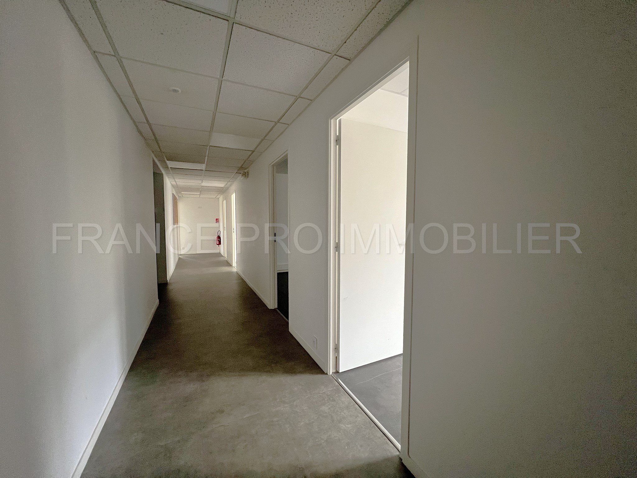 Bâtiment à usage de bureaux 735 m2 Z.A CHERBOURG EN COTENTIN — photo 10