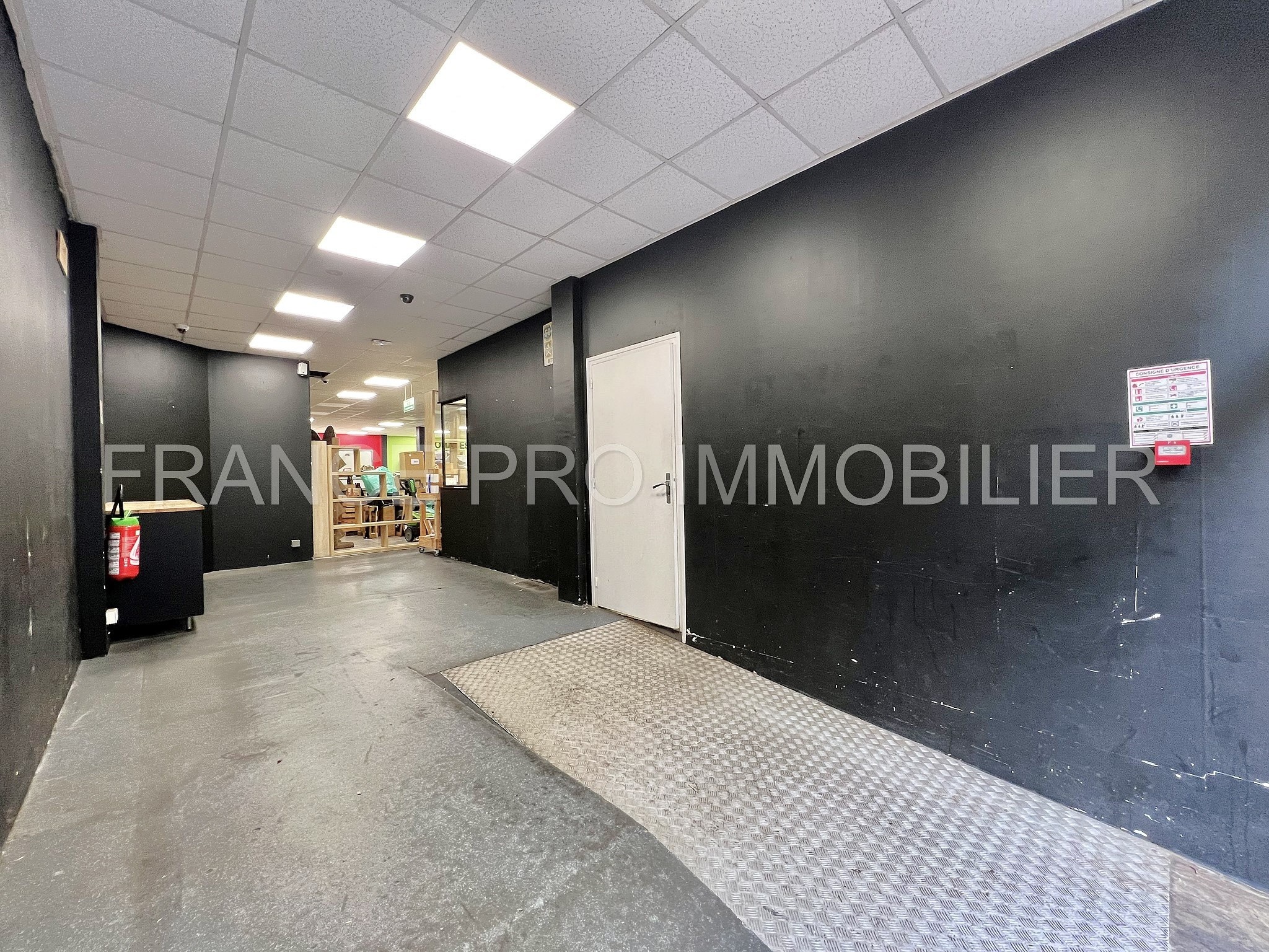 À LOUER   Local commercial ou professionnel   Emplacement no1   Hypercentre de Cherbourg — photo 3